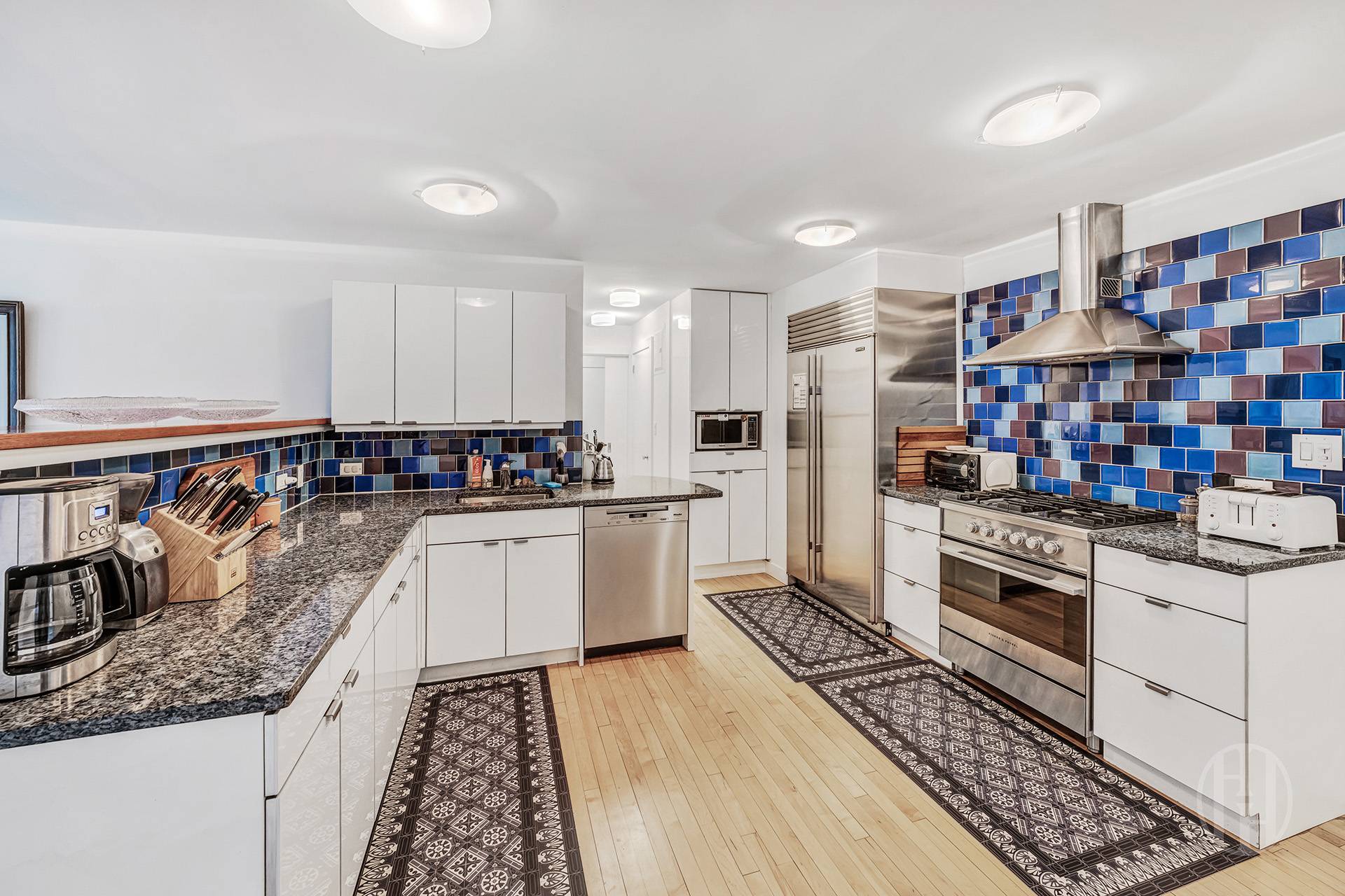 #8 photo, 525 E 82nd Street, Upper East Side , NY 10028