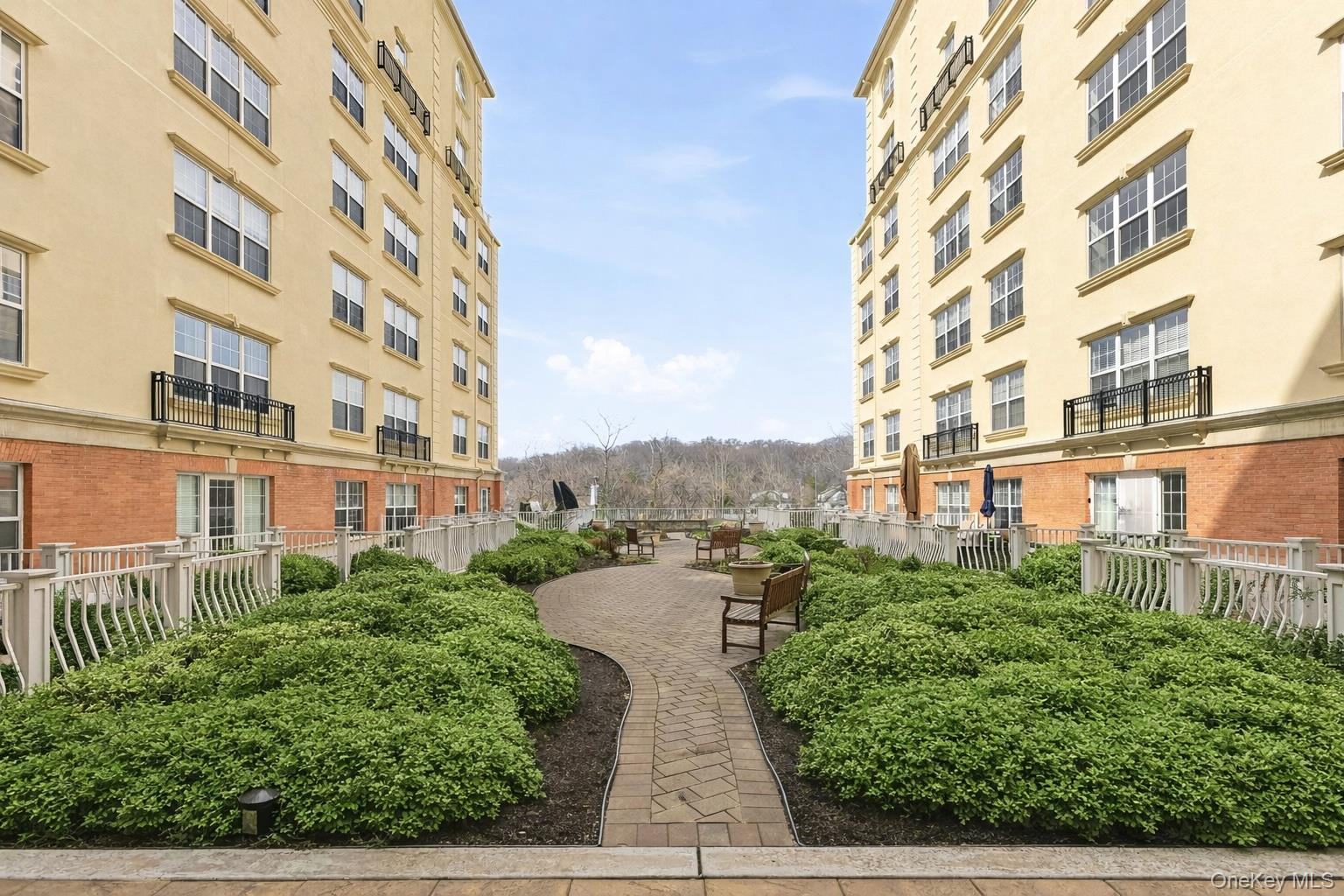 #2 photo, 10 Byron Place, Larchmont , NY 10538