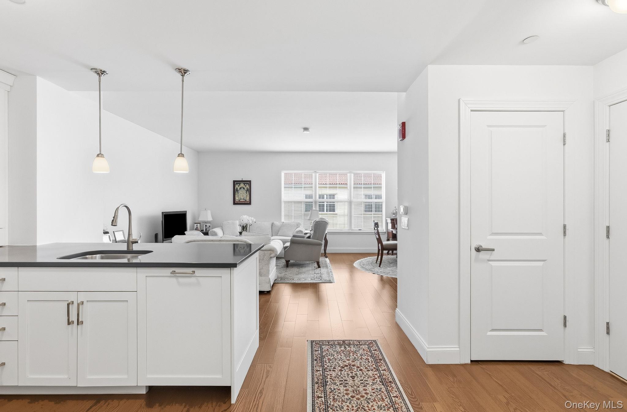 #4 photo, 10 Byron Place, Larchmont , NY 10538