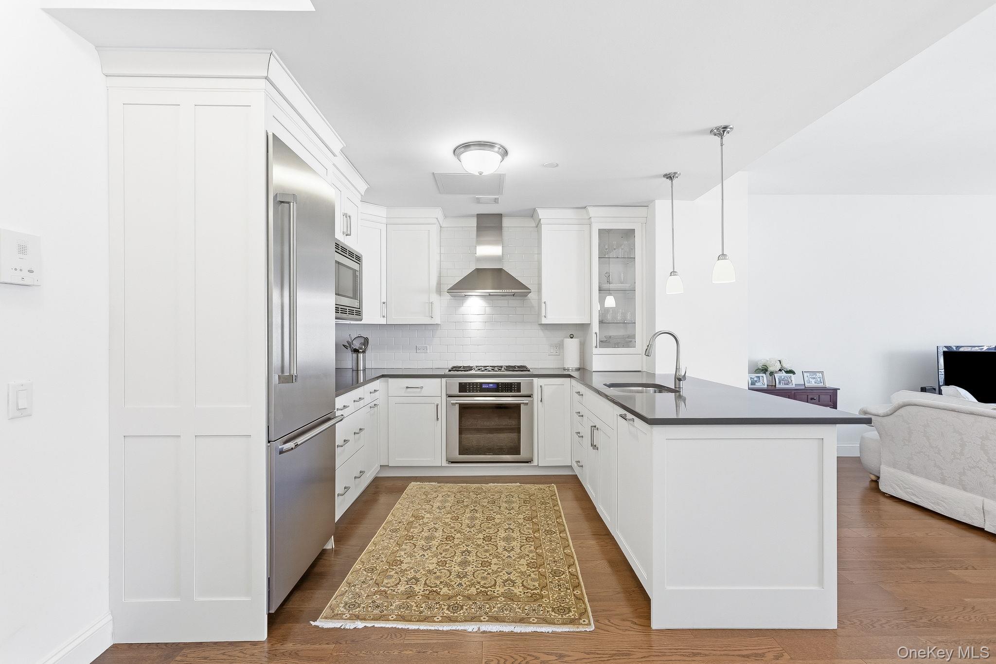 #7 photo, 10 Byron Place, Larchmont , NY 10538