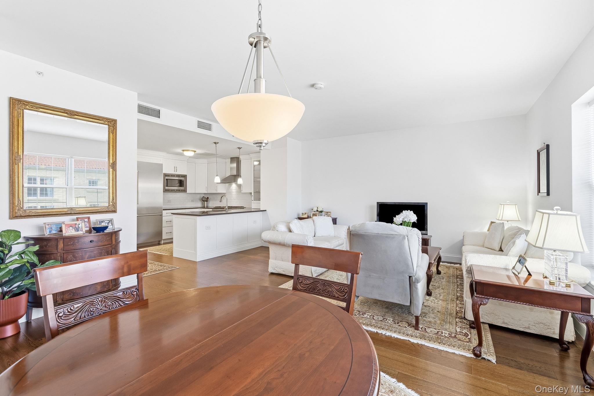 #8 photo, 10 Byron Place, Larchmont , NY 10538