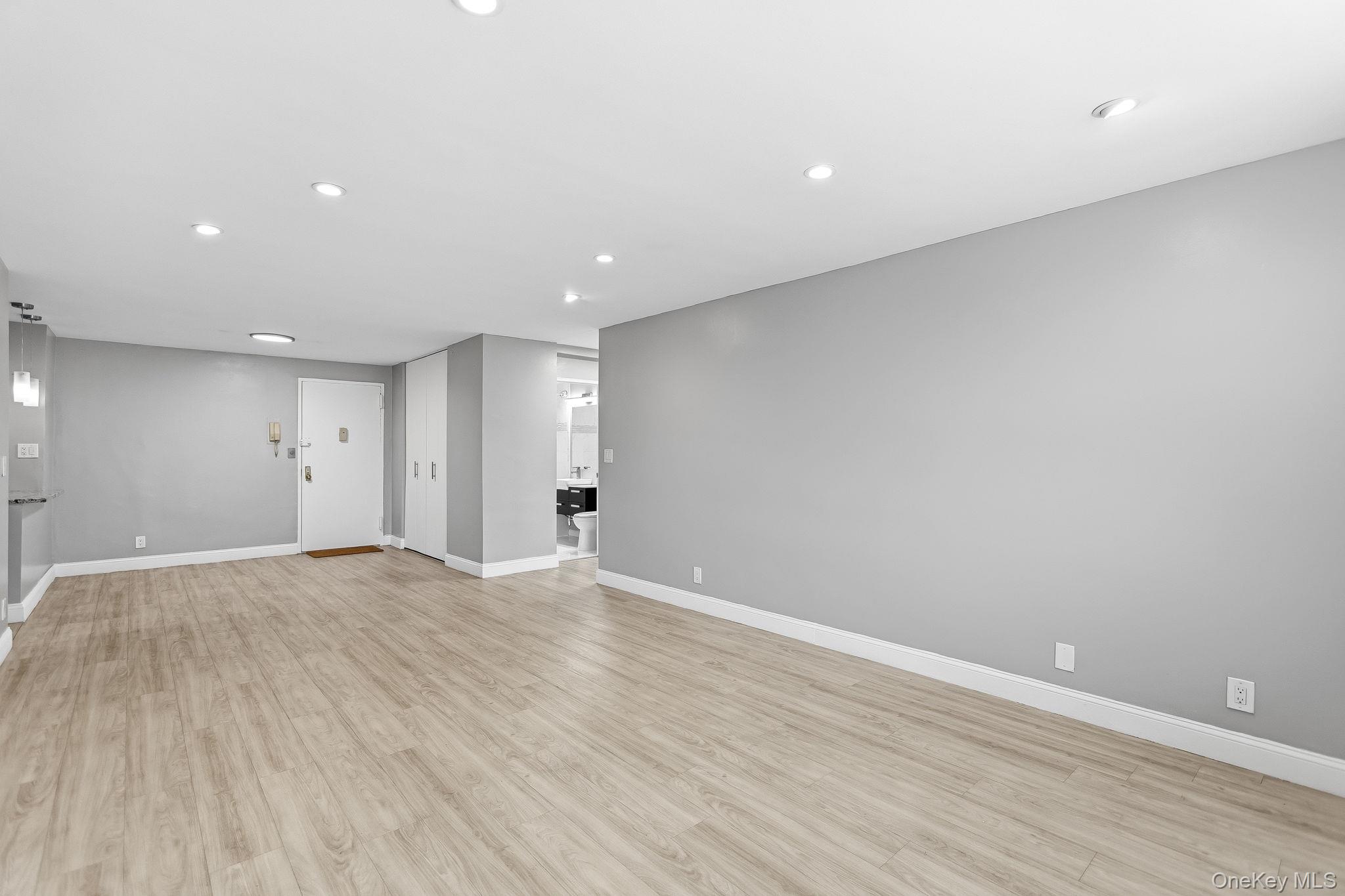 #8 photo, 25 Franklin Avenue, White Plains , NY 10601