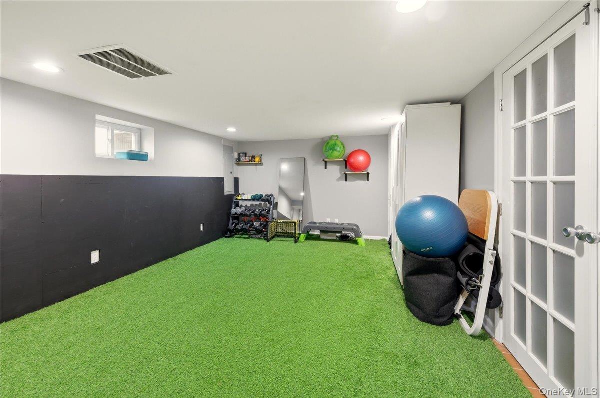 #12 photo, 20 Van Buren Place, White Plains , NY 10603