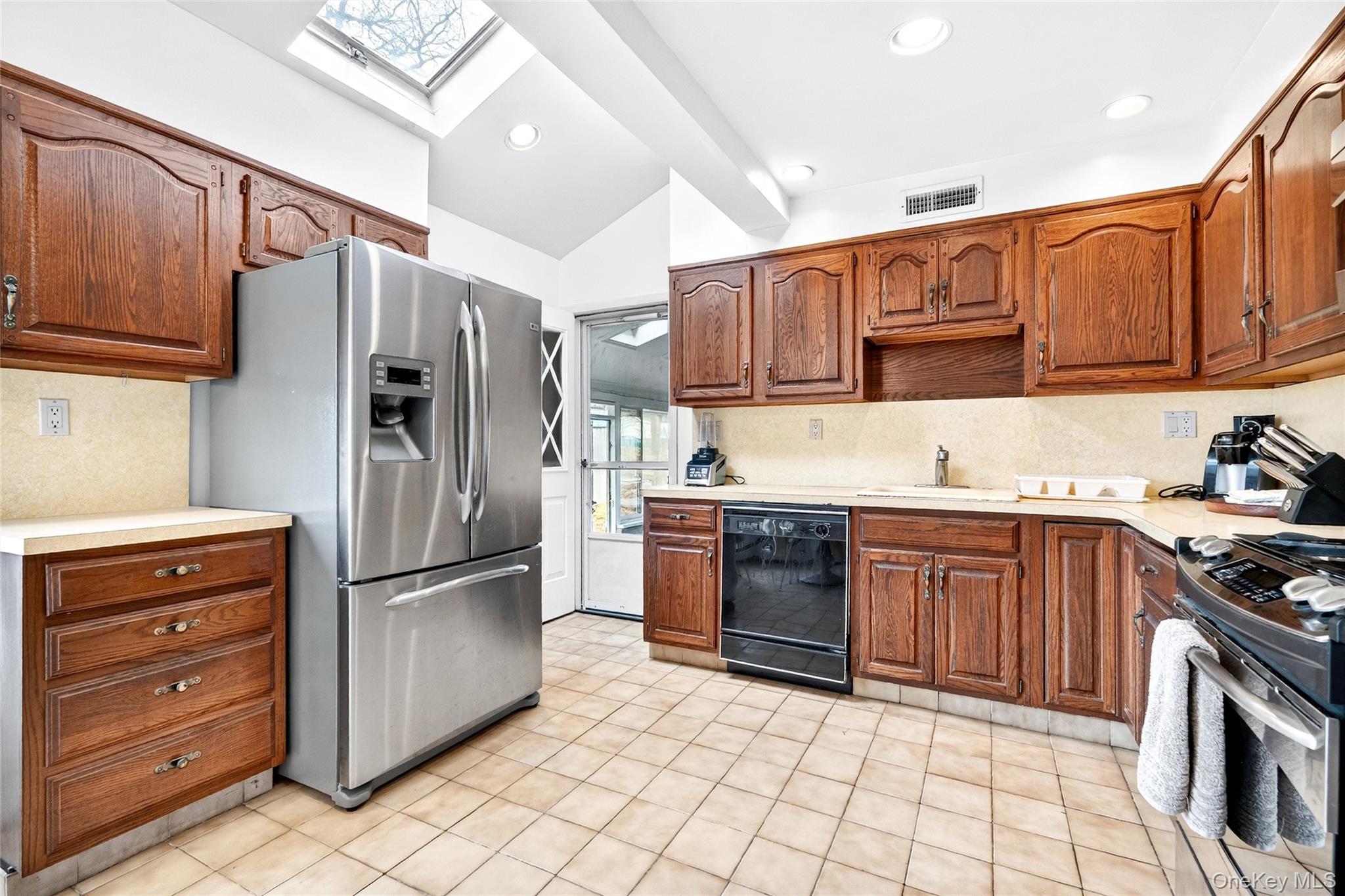 #13 photo, 19 Indian Trail, White Plains , NY 10603