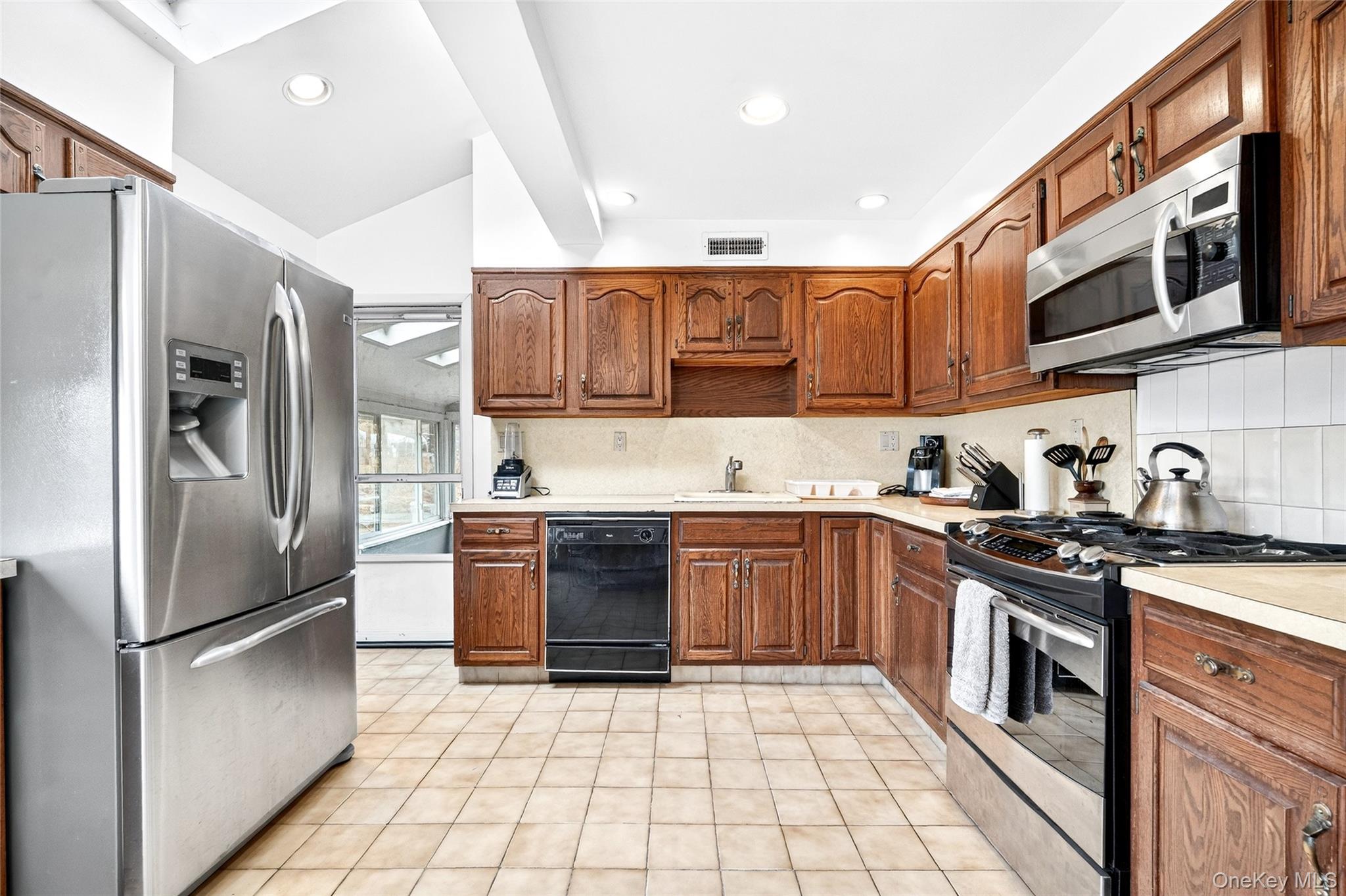 #14 photo, 19 Indian Trail, White Plains , NY 10603