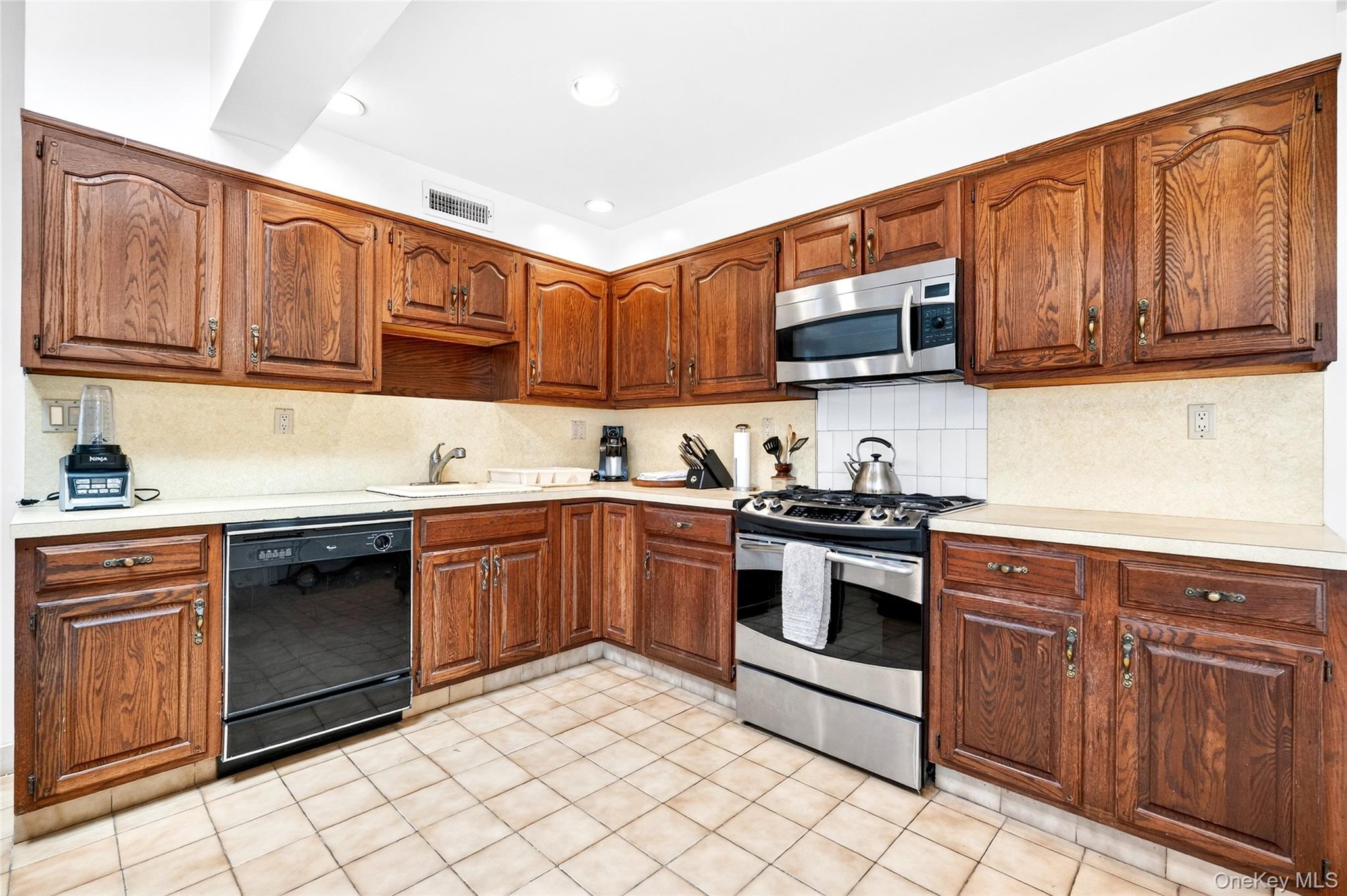 #15 photo, 19 Indian Trail, White Plains , NY 10603