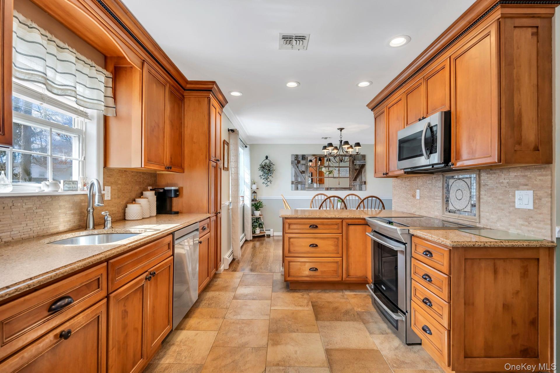 #12 photo, 346 Victory Drive, সাফোক কাউন্টি Lake Ronkonkoma , NY 11779