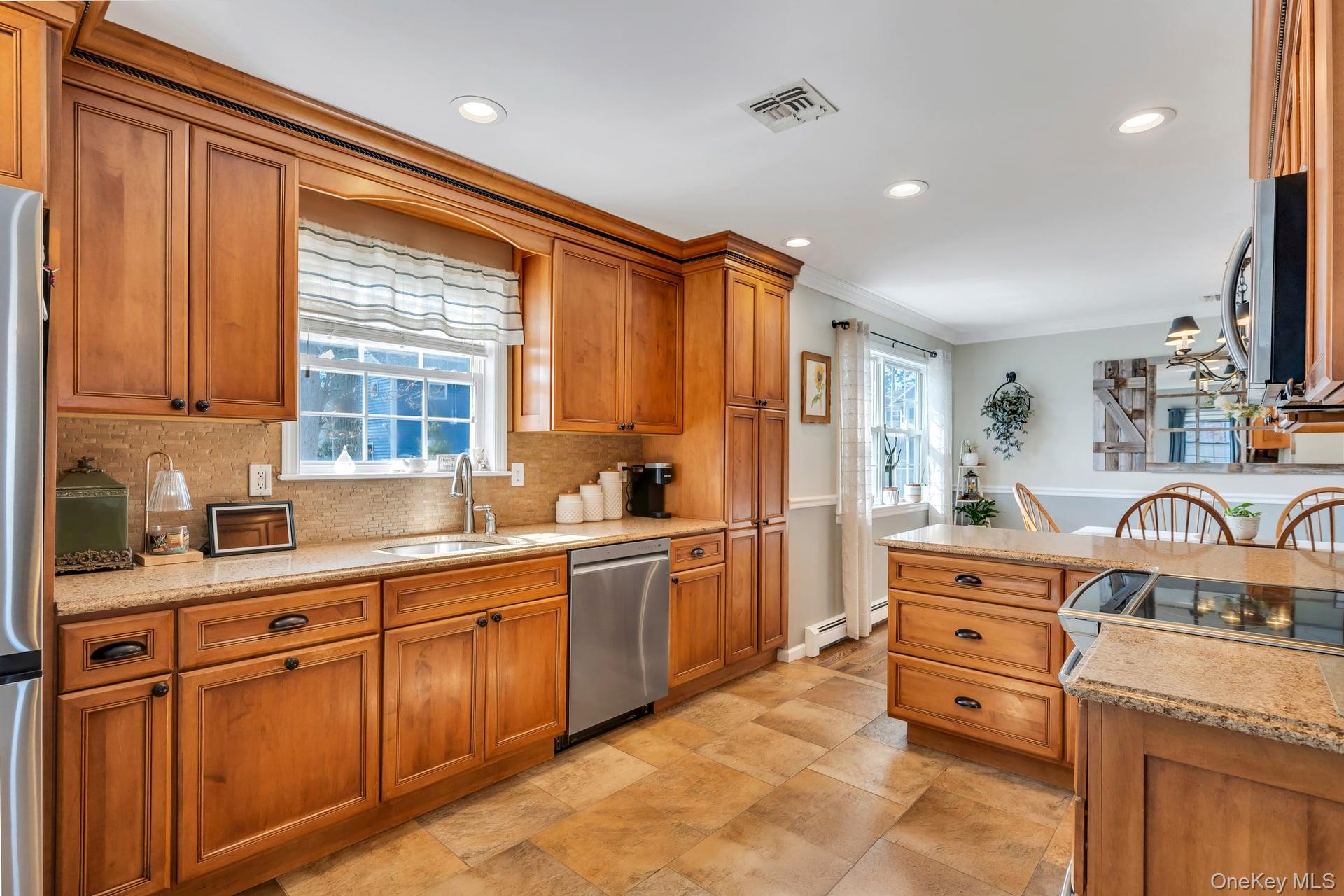 #13 photo, 346 Victory Drive, সাফোক কাউন্টি Lake Ronkonkoma , NY 11779