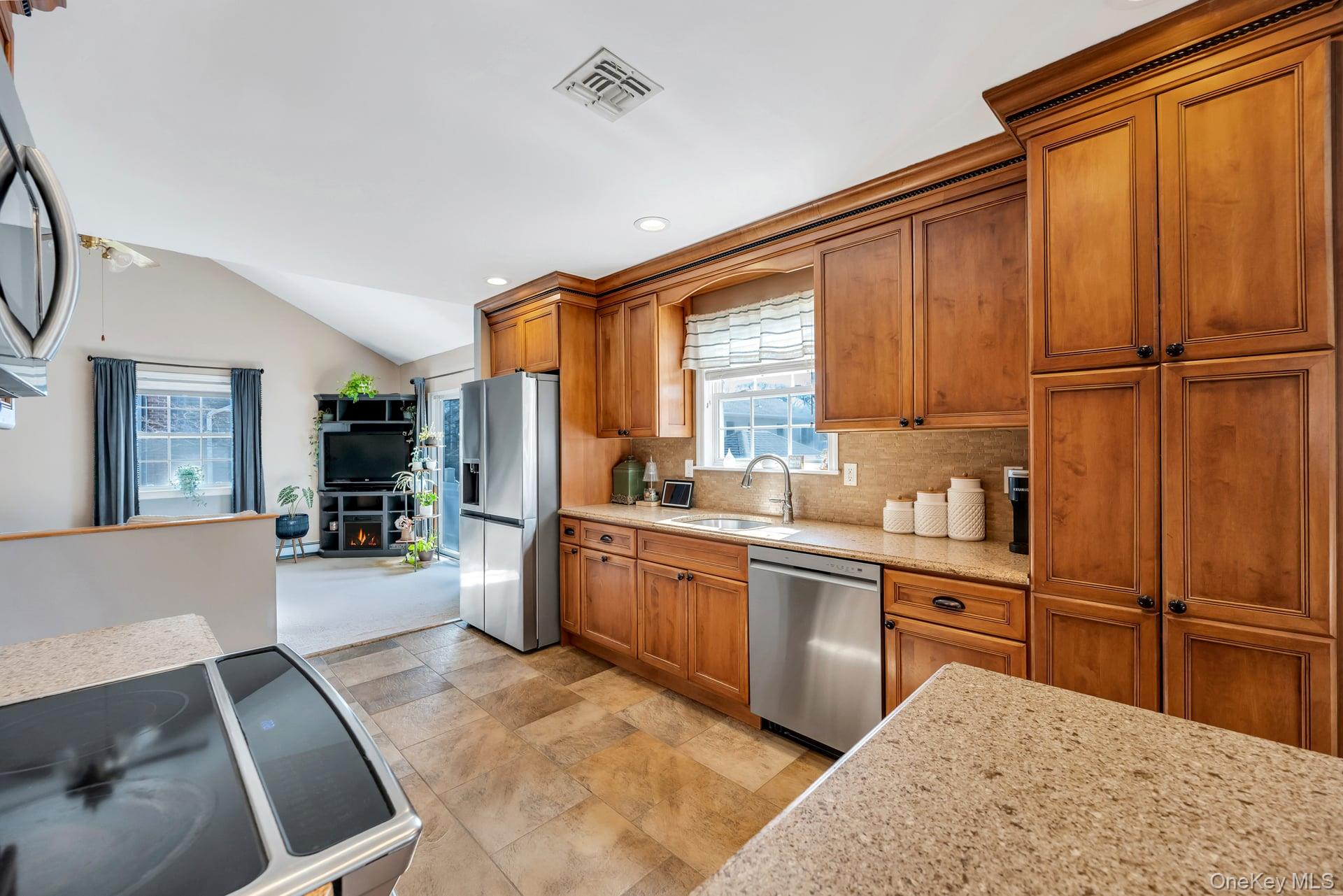 #14 photo, 346 Victory Drive, সাফোক কাউন্টি Lake Ronkonkoma , NY 11779