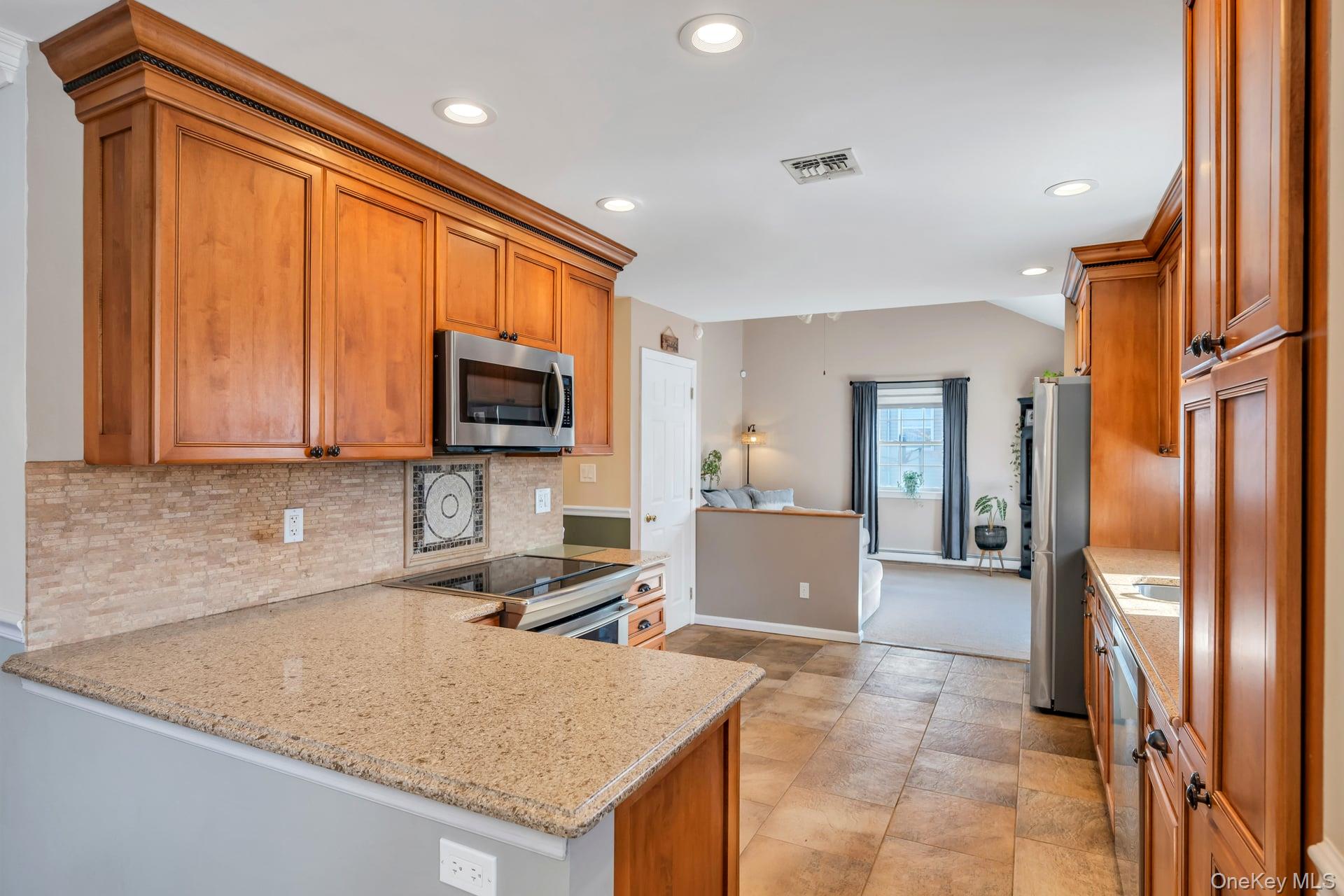 #16 photo, 346 Victory Drive, সাফোক কাউন্টি Lake Ronkonkoma , NY 11779