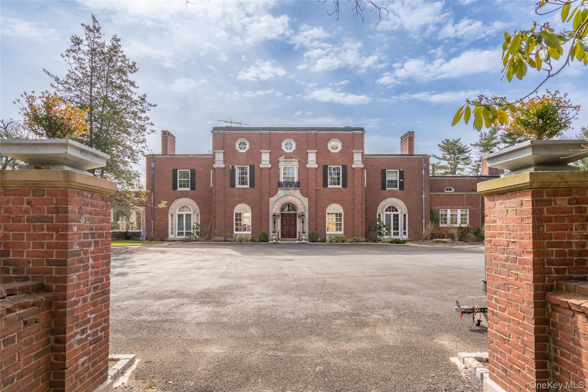 #1 photo, 393 Oyster Bay Road, Mill Neck , NY 11765