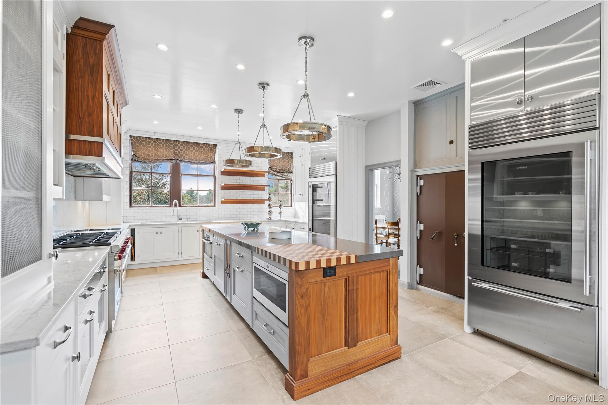 #17 photo, 393 Oyster Bay Road, Mill Neck , NY 11765