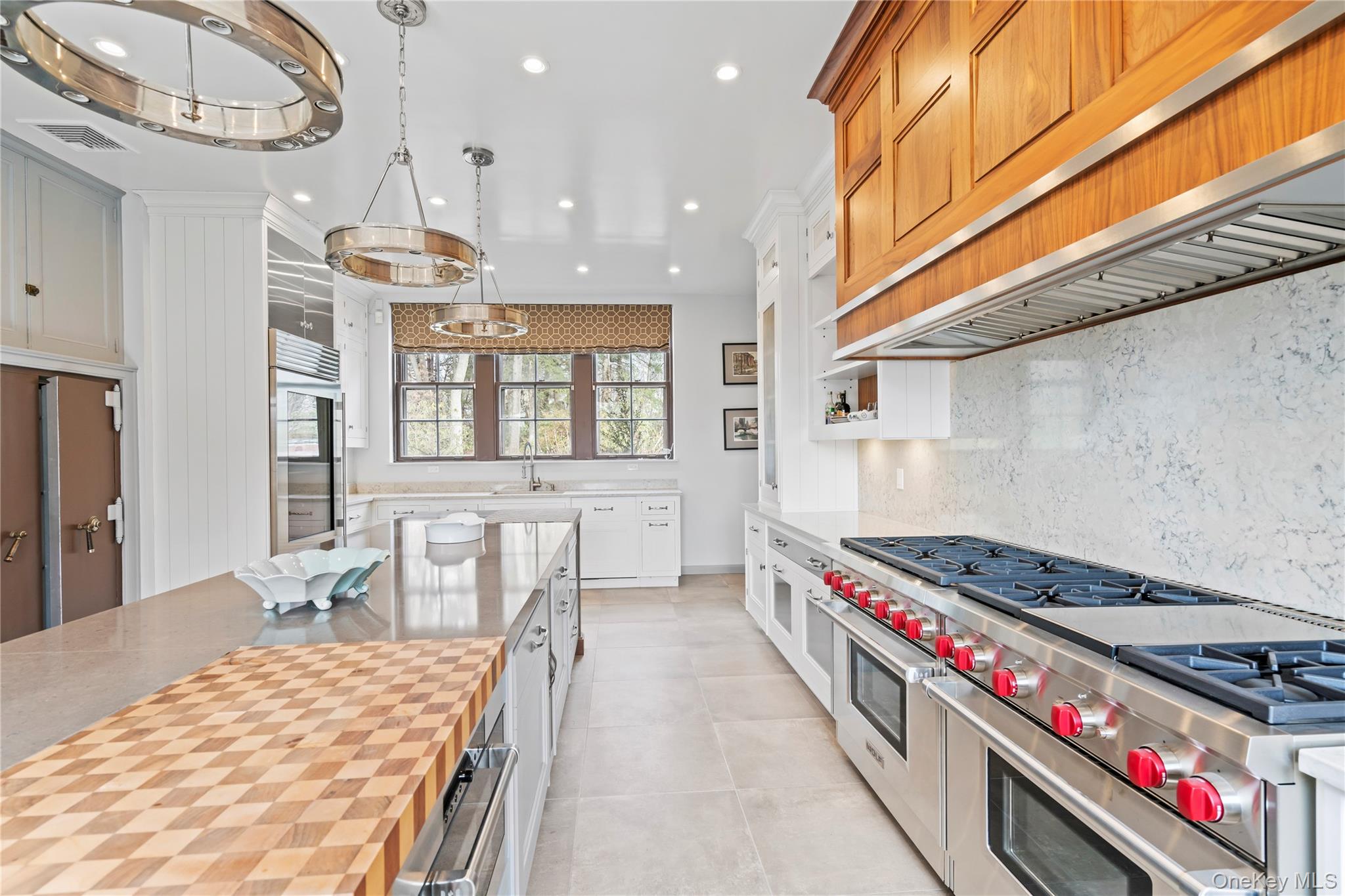 #19 photo, 393 Oyster Bay Road, Mill Neck , NY 11765