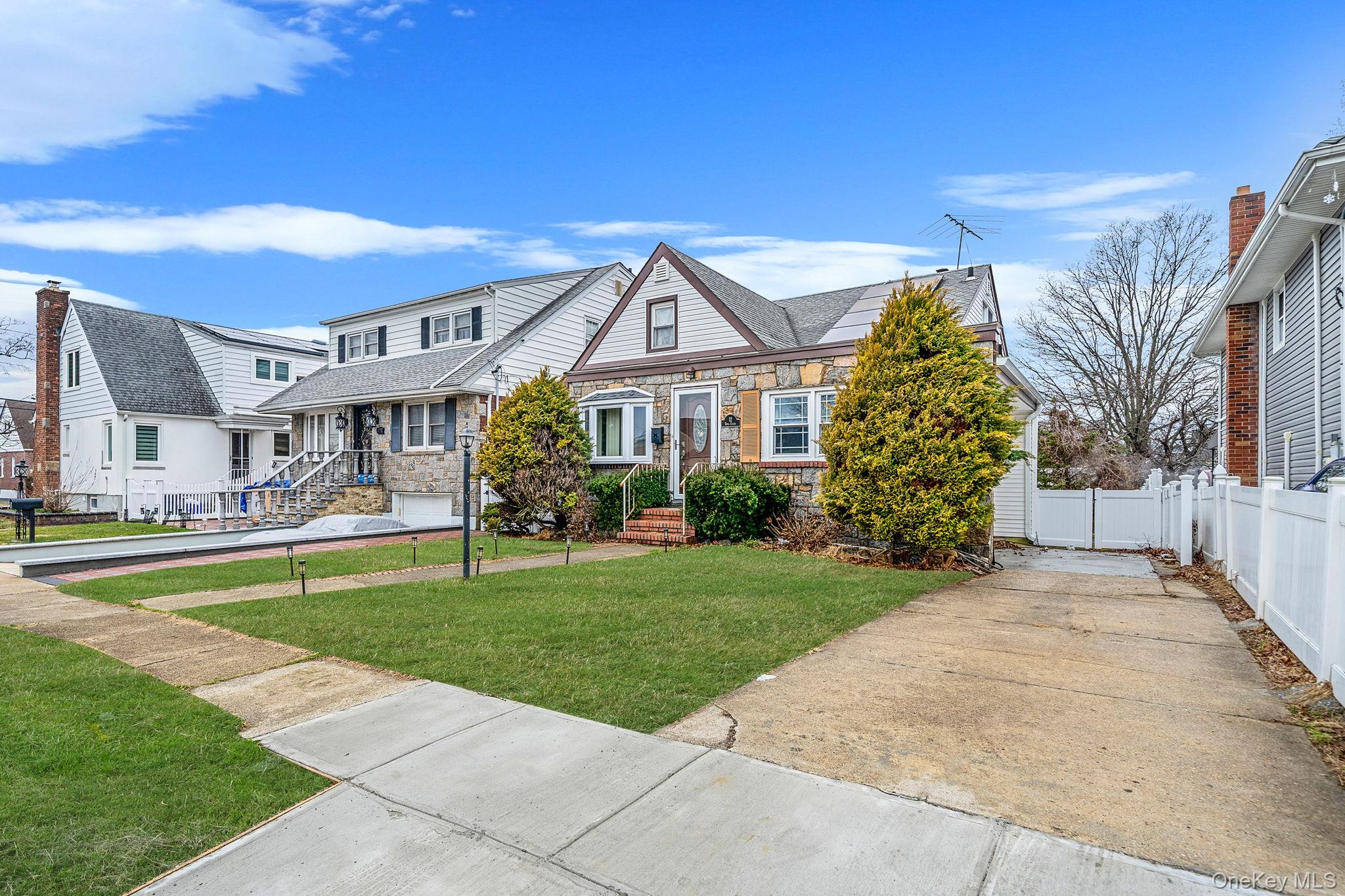 #2 photo, 12 Edna Court, নাসাউ কাউন্টি Valley Stream , NY 11580