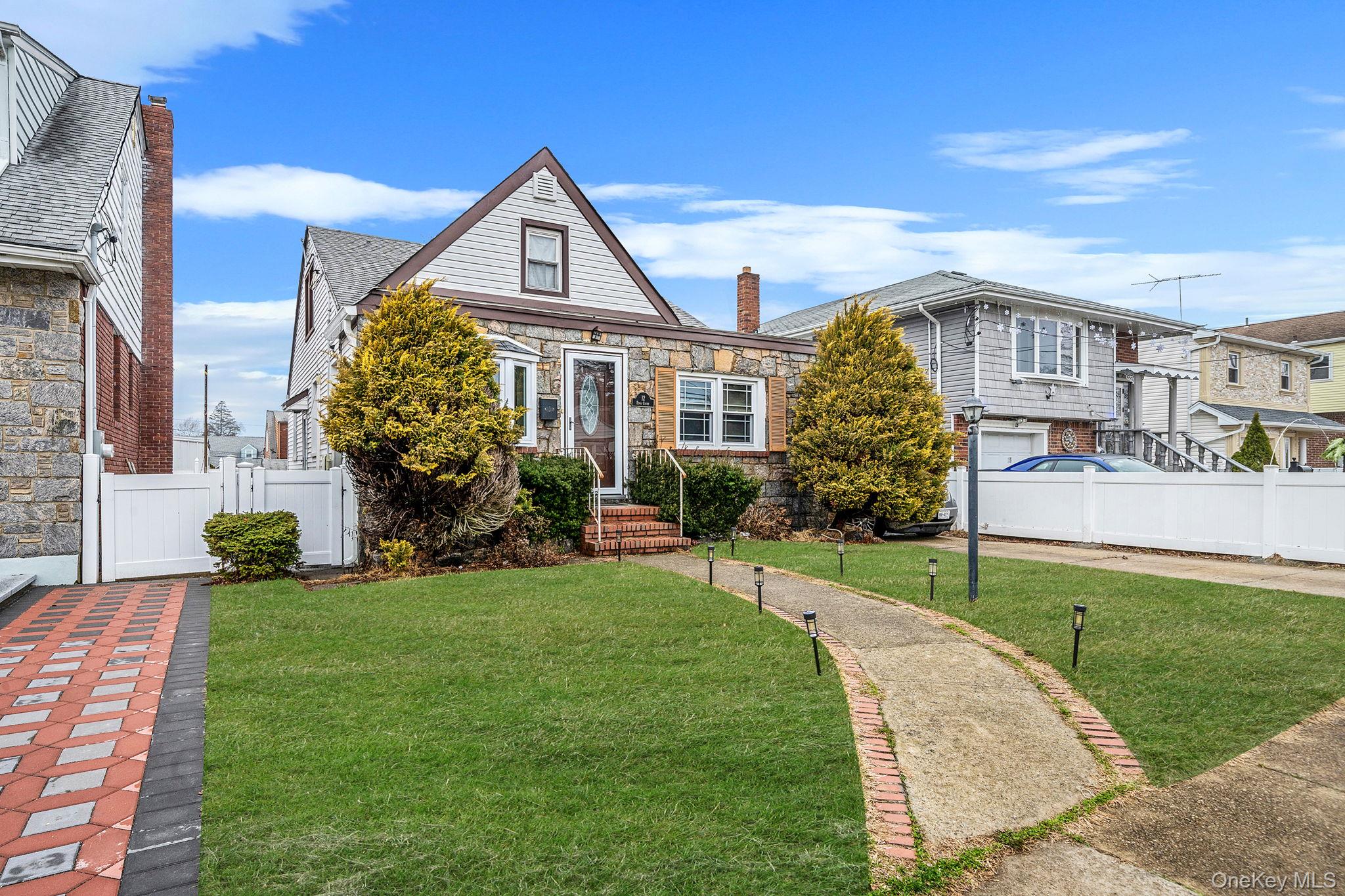 #3 photo, 12 Edna Court, নাসাউ কাউন্টি Valley Stream , NY 11580