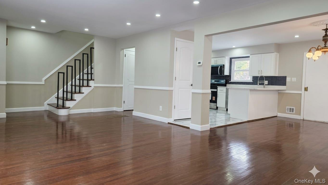 #13 photo, 57-18 hewlett Street, Little Neck , NY 11362