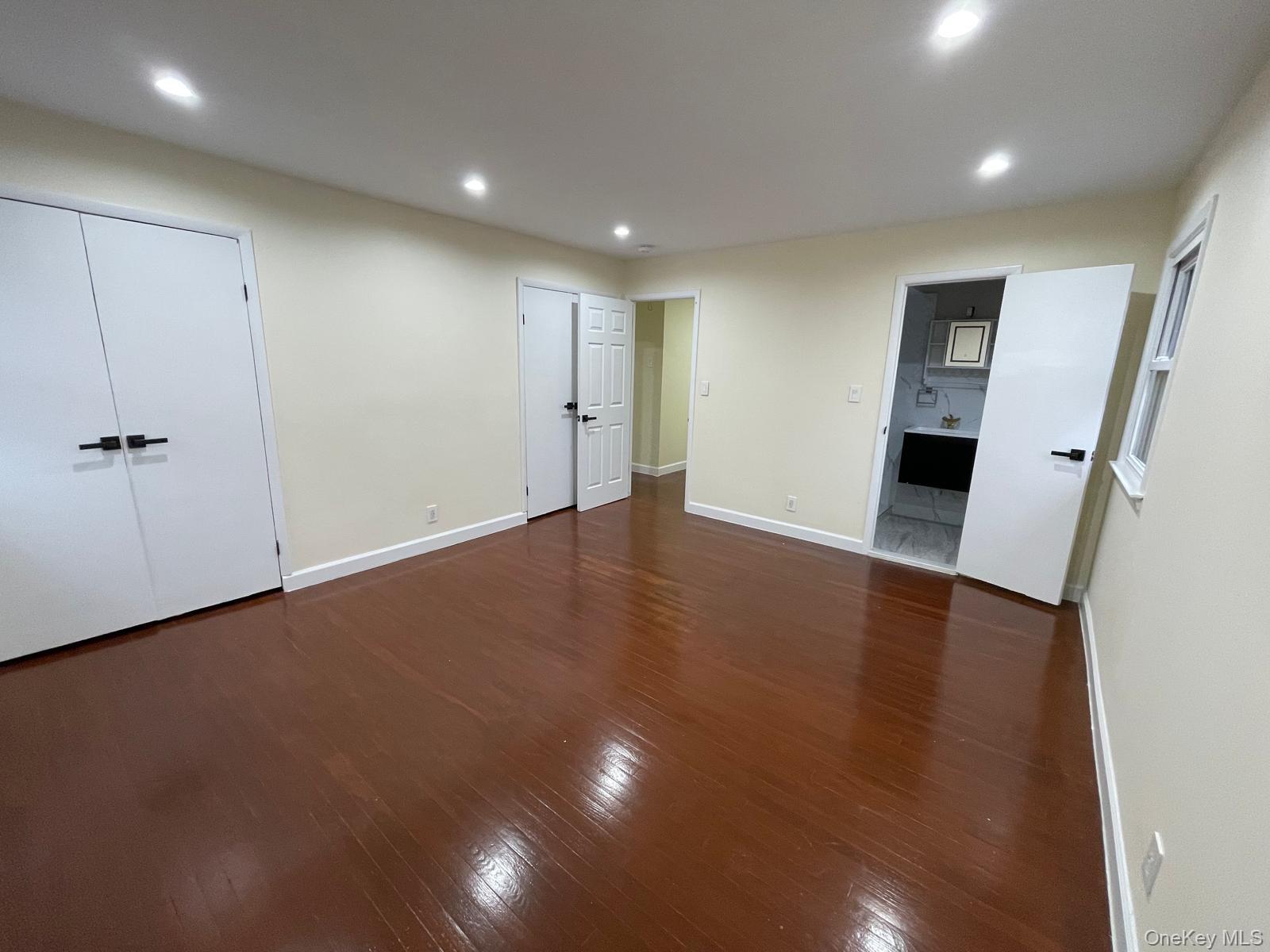 #2 photo, 5718 hewlett Street, কুইন্‌স Little Neck , NY 11362