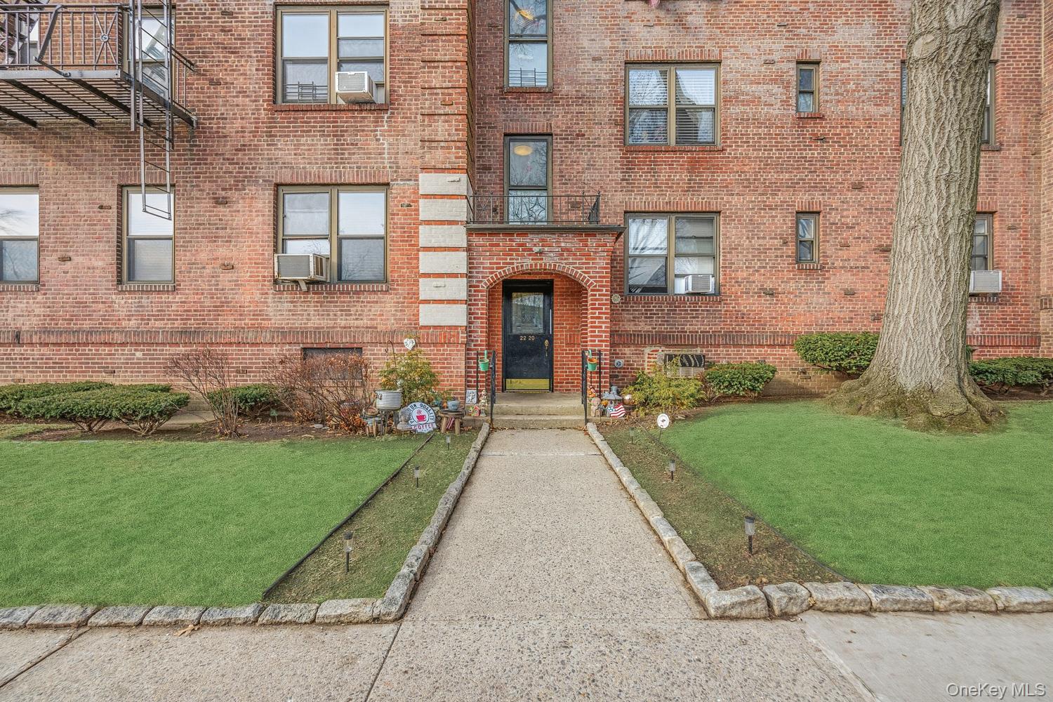 #13 photo, 22-20 78 Street, কুইন্‌স East Elmhurst , NY 11370