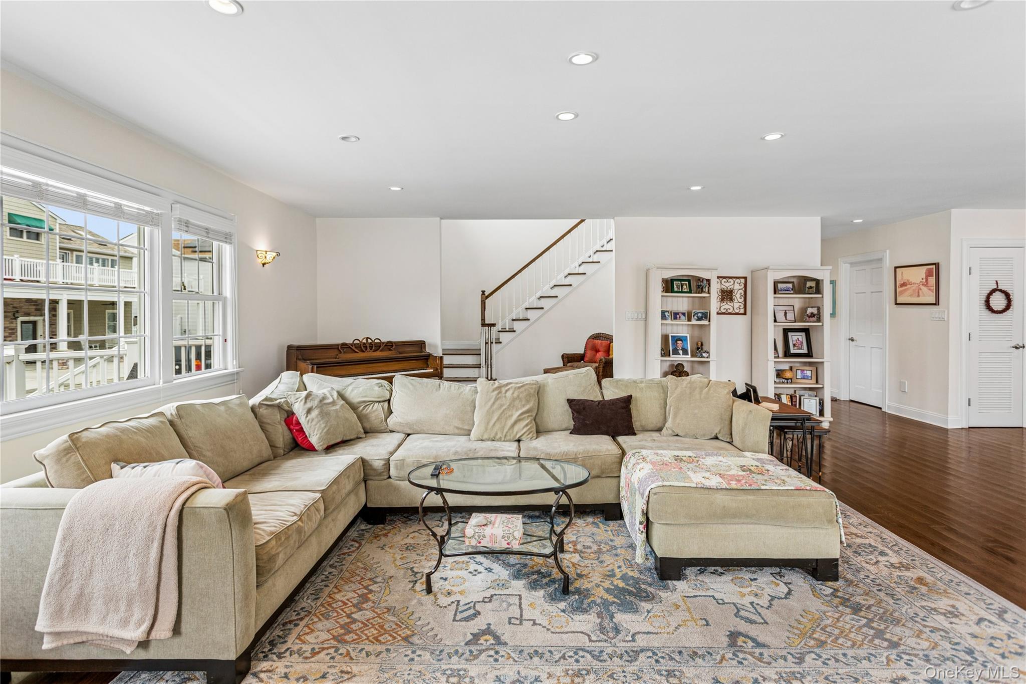 #9 photo, 84 Barnes Street, নাসাউ কাউন্টি Long Beach , NY 11561