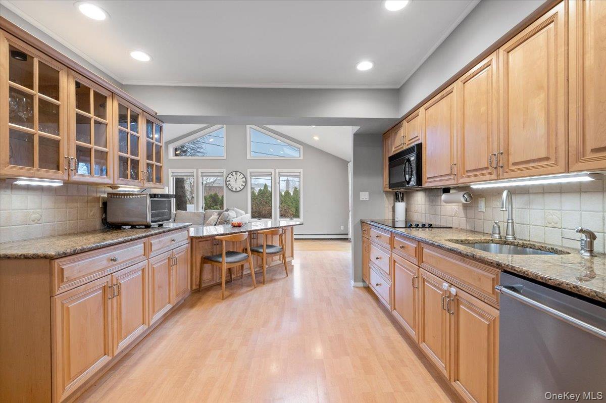 #12 photo, 45 Winthrop Road, নাসাউ কাউন্টি Plainview , NY 11803