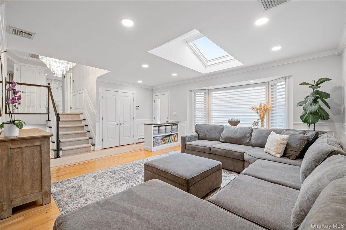 #3 photo, 45 Winthrop Road, নাসাউ কাউন্টি Plainview , NY 11803