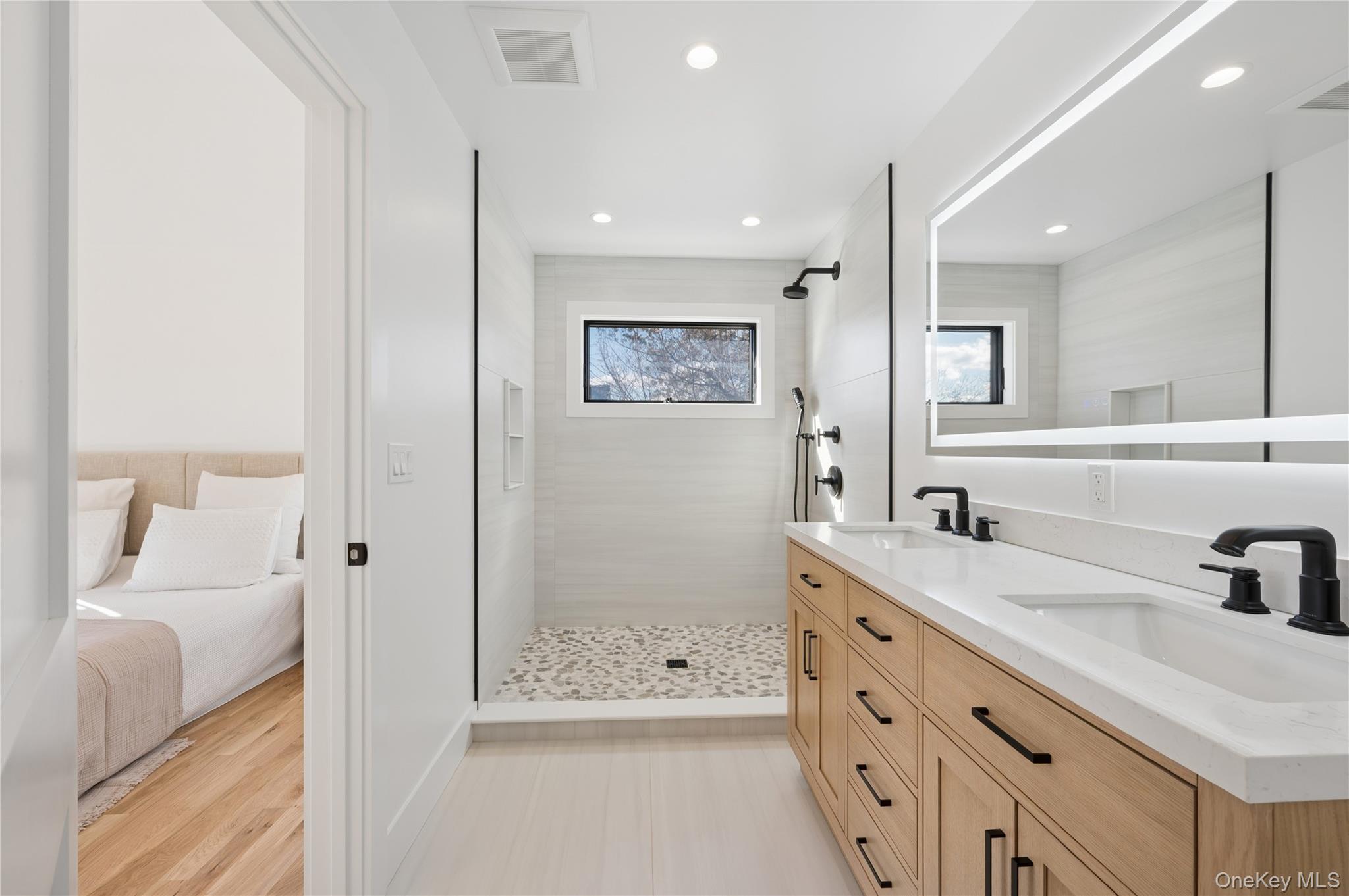 #16 photo, 14 Bay Avenue, সাফোক কাউন্টি East Quogue , NY 11942