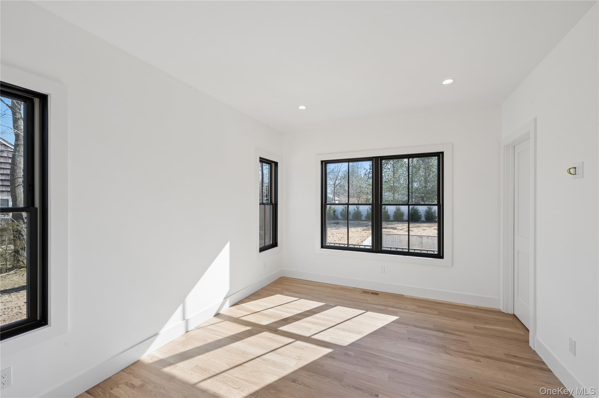 #17 photo, 14 Bay Avenue, সাফোক কাউন্টি East Quogue , NY 11942