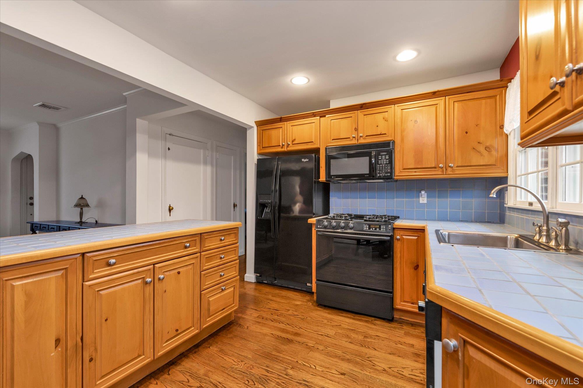 #7 photo, 212 Wilton Street, নাসাউ কাউন্টি New Hyde Park , NY 11040