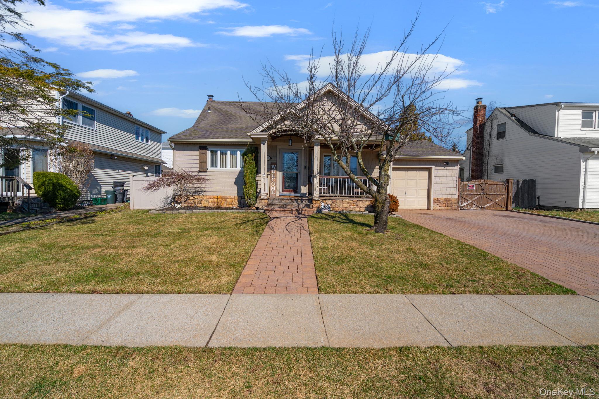 #1 photo, 2637 Lexington Avenue, מחוז נסאו East Meadow , NY 11554