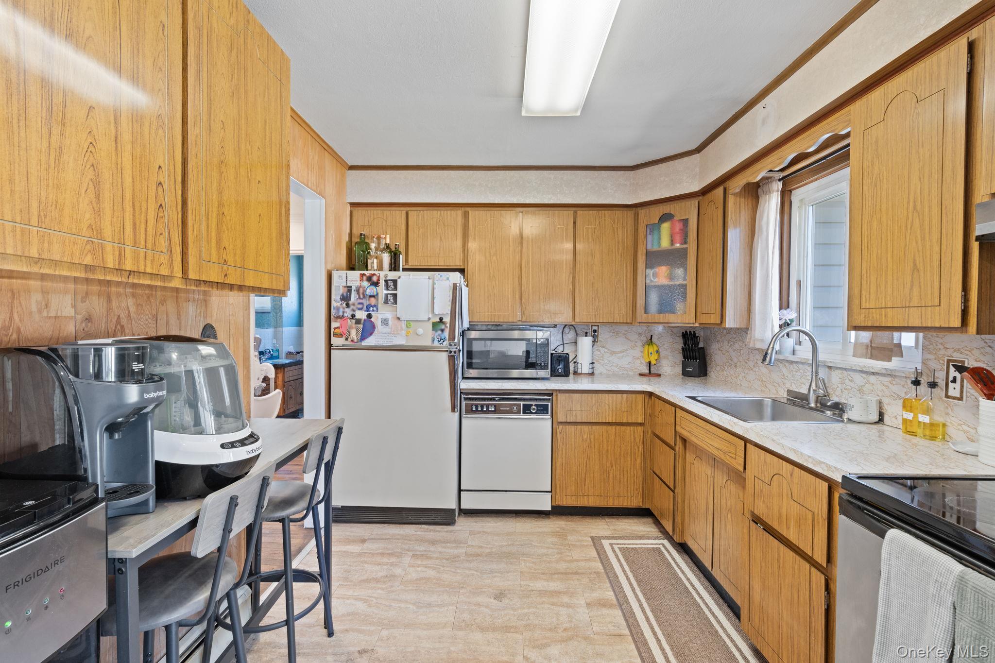 #11 photo, 2637 Lexington Avenue, מחוז נסאו East Meadow , NY 11554