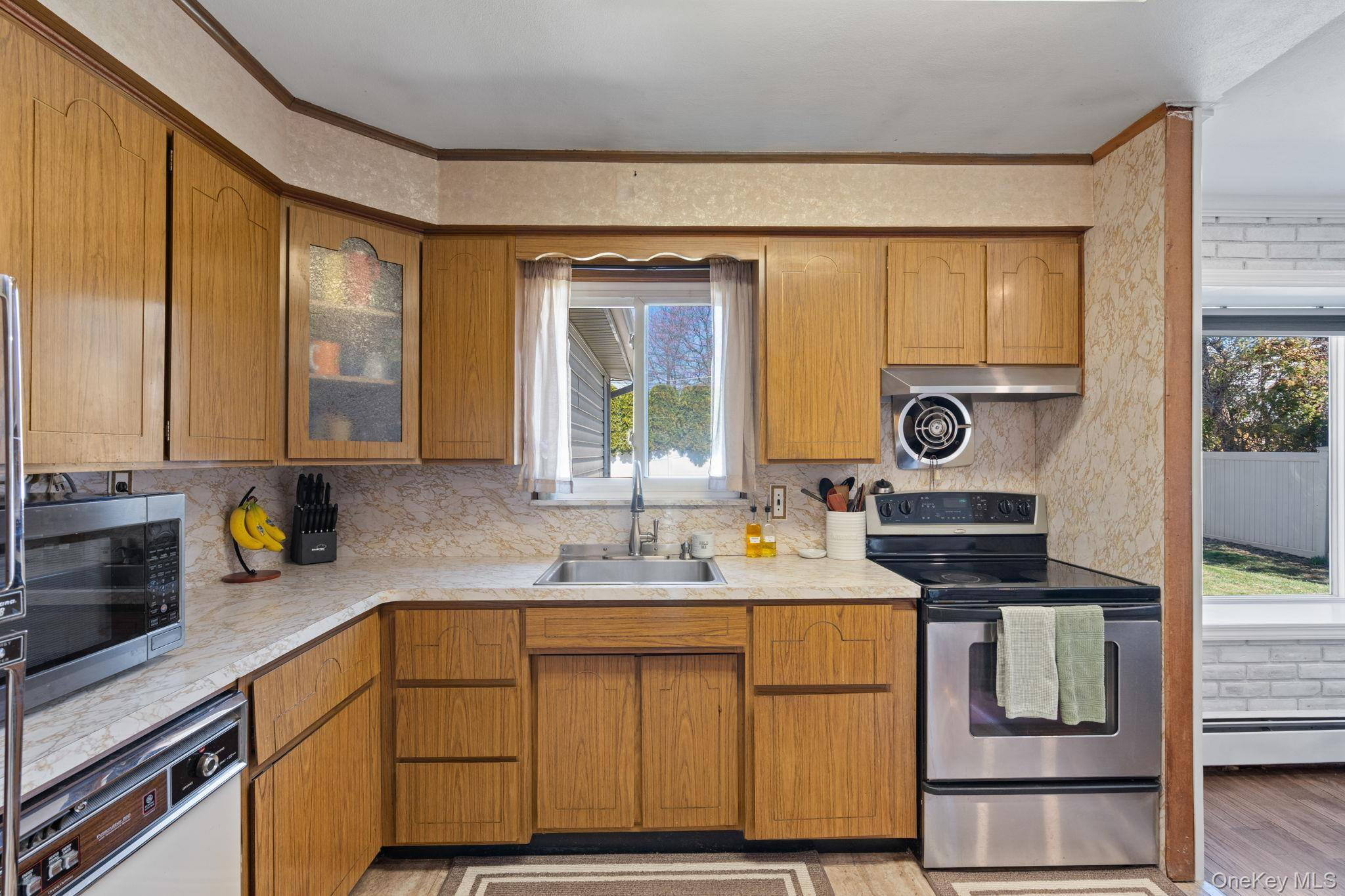 #13 photo, 2637 Lexington Avenue, מחוז נסאו East Meadow , NY 11554