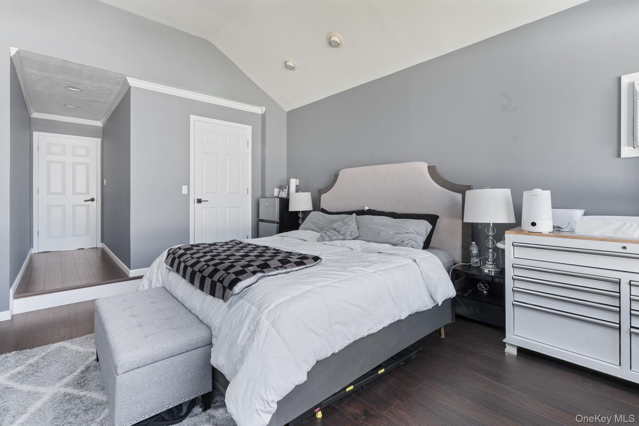 #16 photo, 2637 Lexington Avenue, מחוז נסאו East Meadow , NY 11554