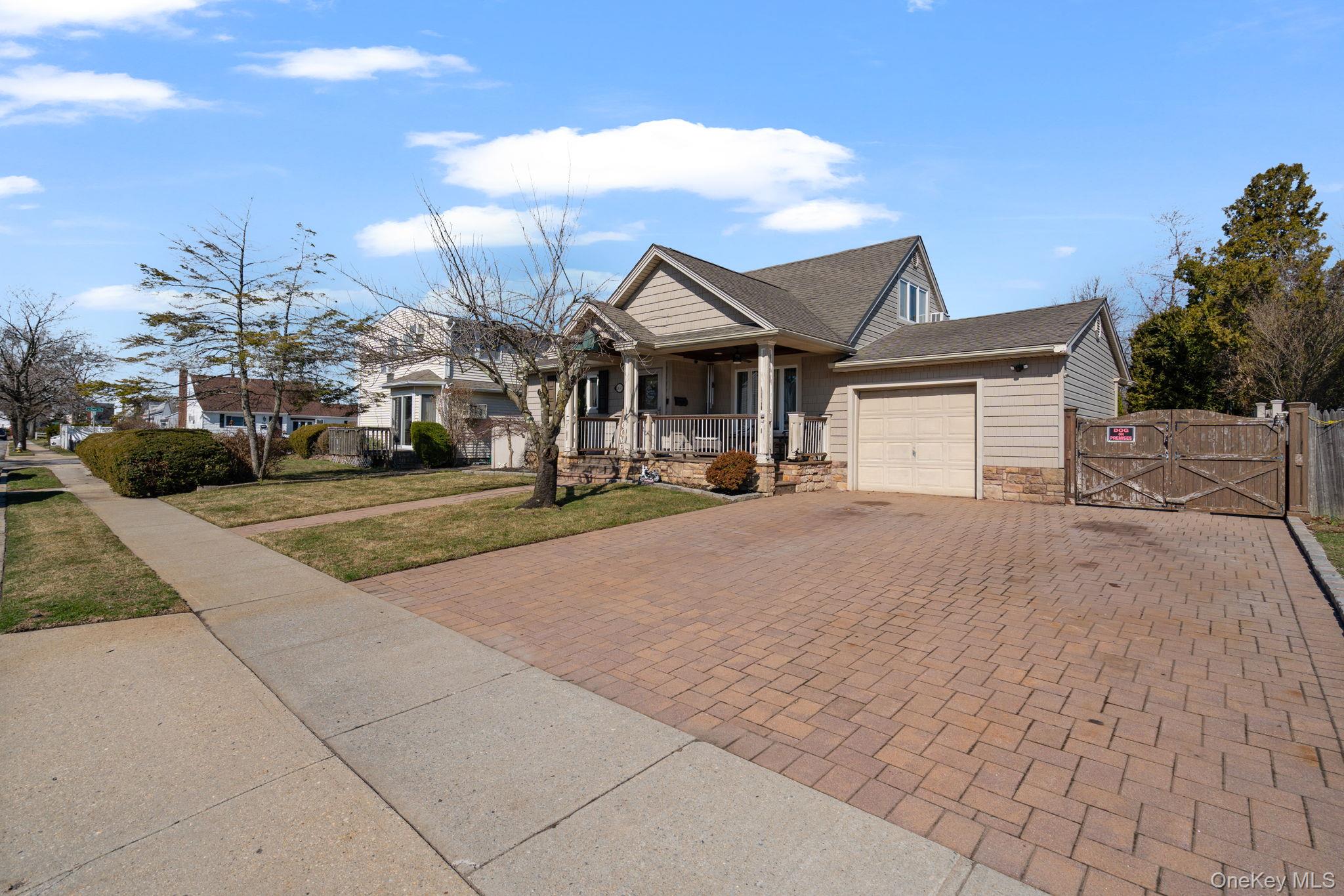 #3 photo, 2637 Lexington Avenue, מחוז נסאו East Meadow , NY 11554