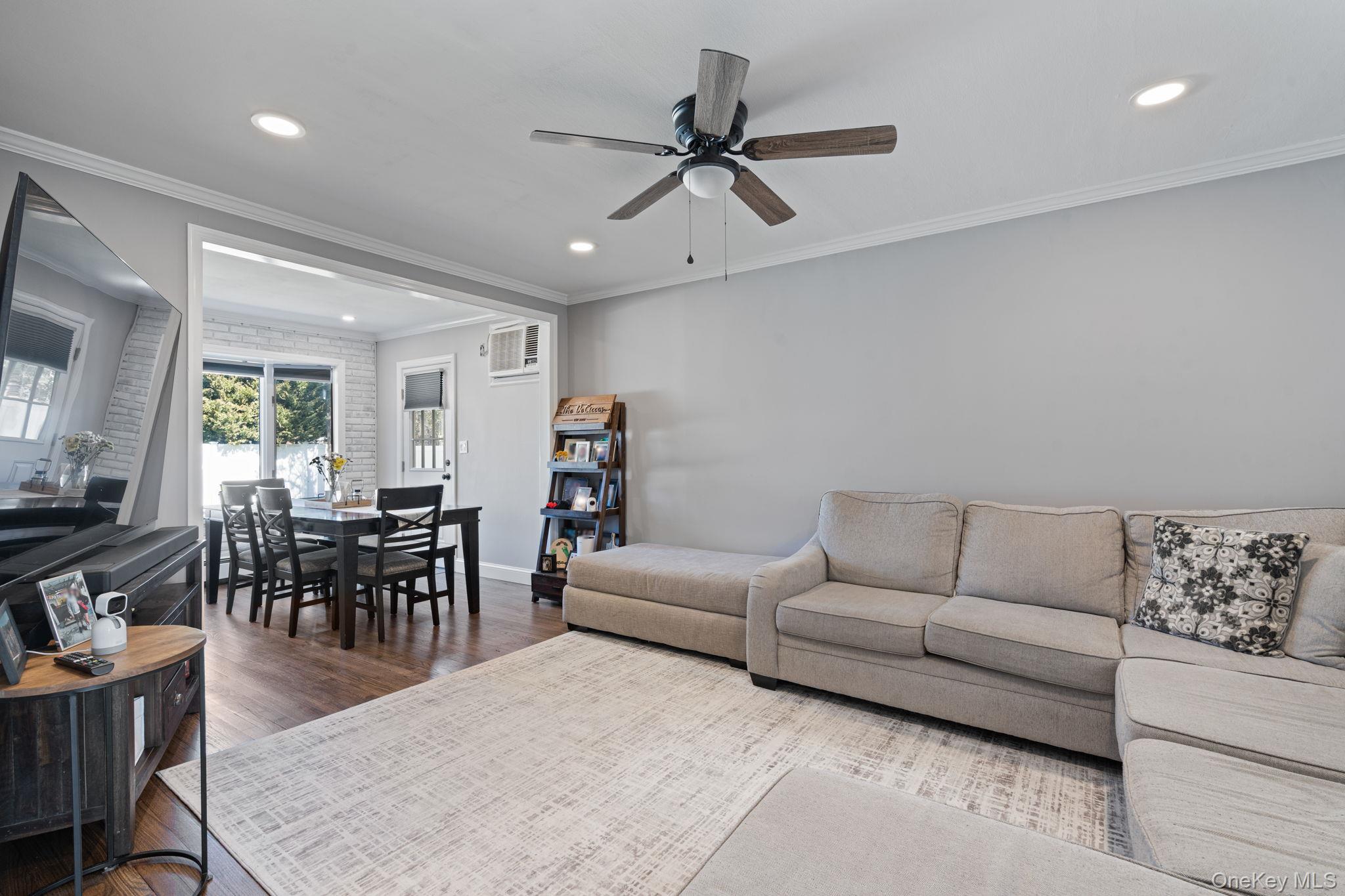 #5 photo, 2637 Lexington Avenue, מחוז נסאו East Meadow , NY 11554