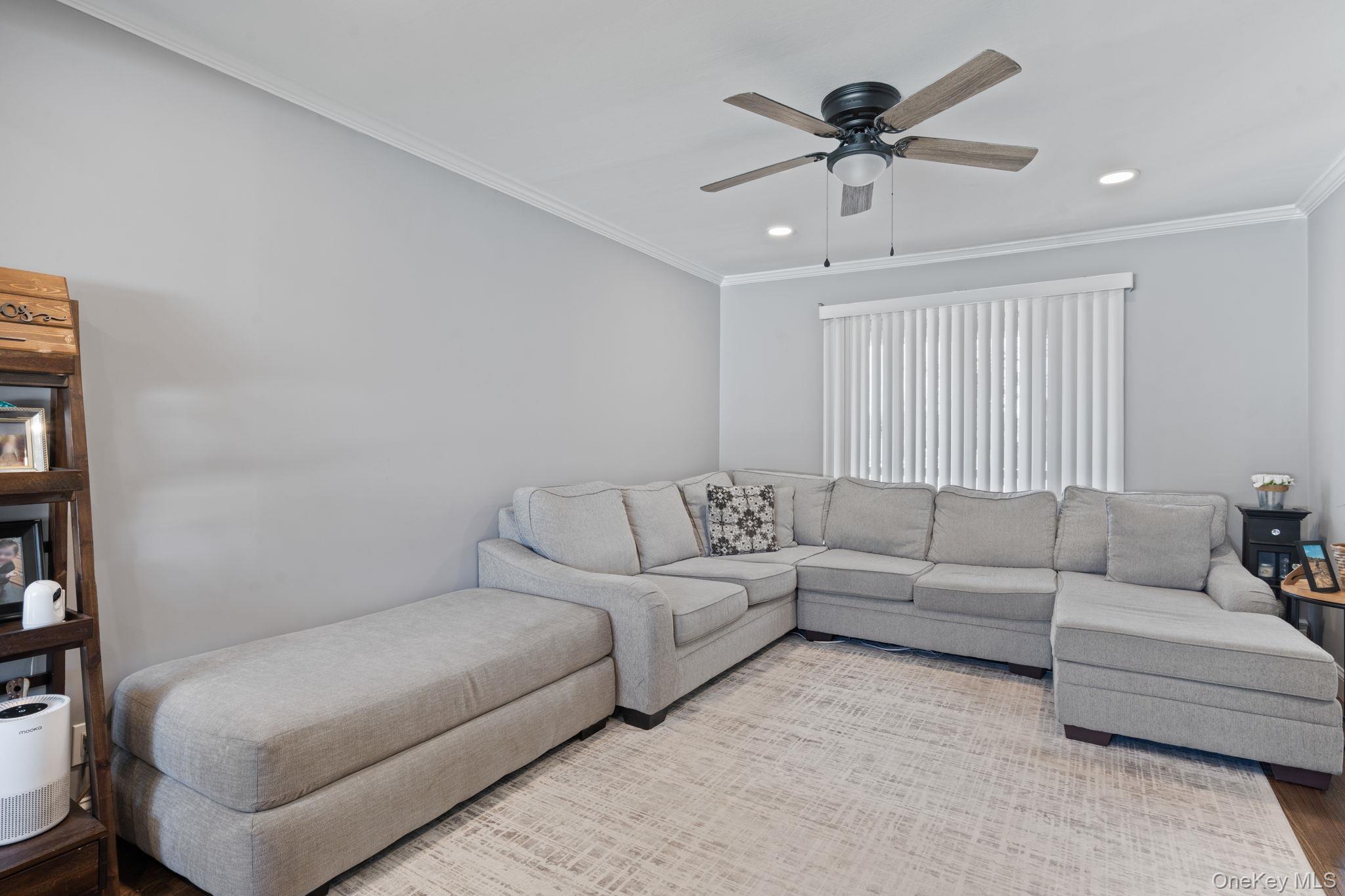 #7 photo, 2637 Lexington Avenue, מחוז נסאו East Meadow , NY 11554