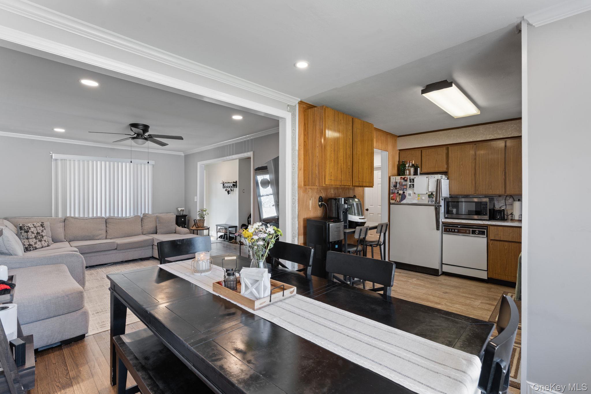 #9 photo, 2637 Lexington Avenue, מחוז נסאו East Meadow , NY 11554