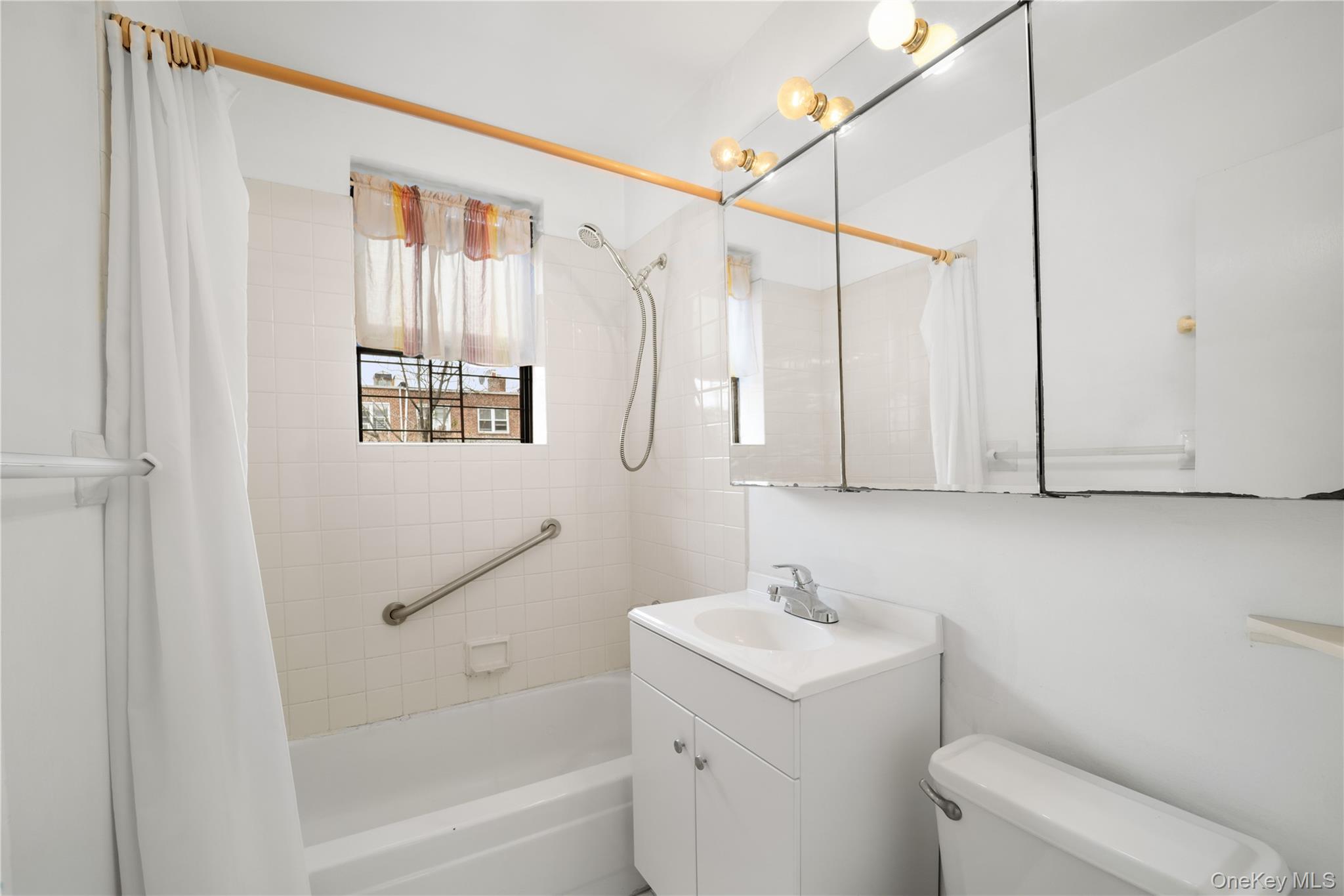 #5 photo, 215-12 47th, बेसाइड Bayside , NY 11361