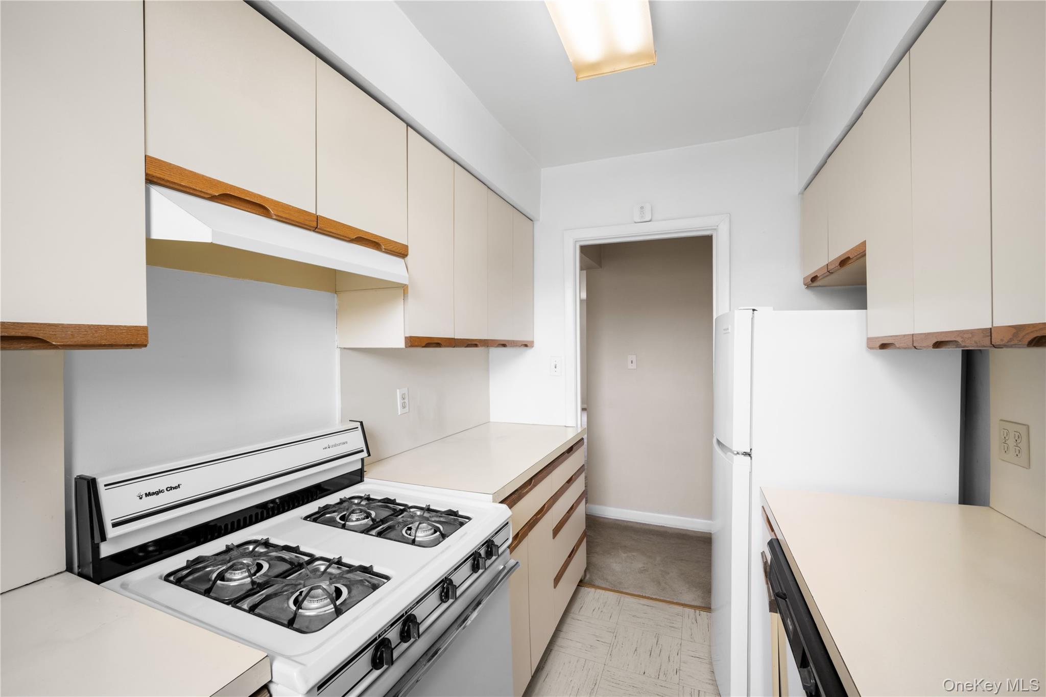 #7 photo, 215-12 47th, बेसाइड Bayside , NY 11361