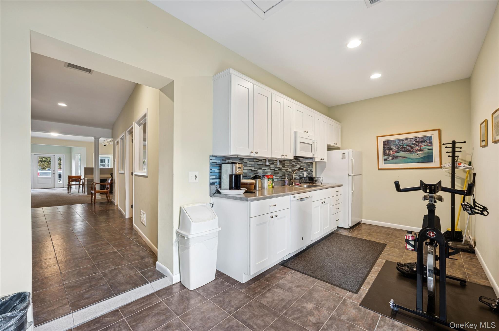 #17 photo, 28 Cameron Street, מחוז סאפוק Southampton , NY 11968