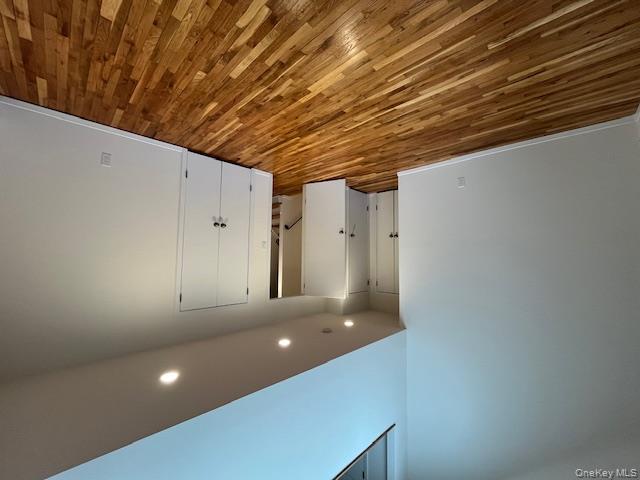 #11 photo, 42 Sintsink Drive, নাসাউ কাউন্টি Port Washington , NY 11050