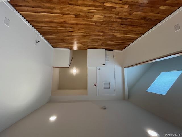 #16 photo, 42 Sintsink Drive, নাসাউ কাউন্টি Port Washington , NY 11050