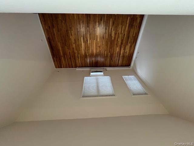 #17 photo, 42 Sintsink Drive, নাসাউ কাউন্টি Port Washington , NY 11050