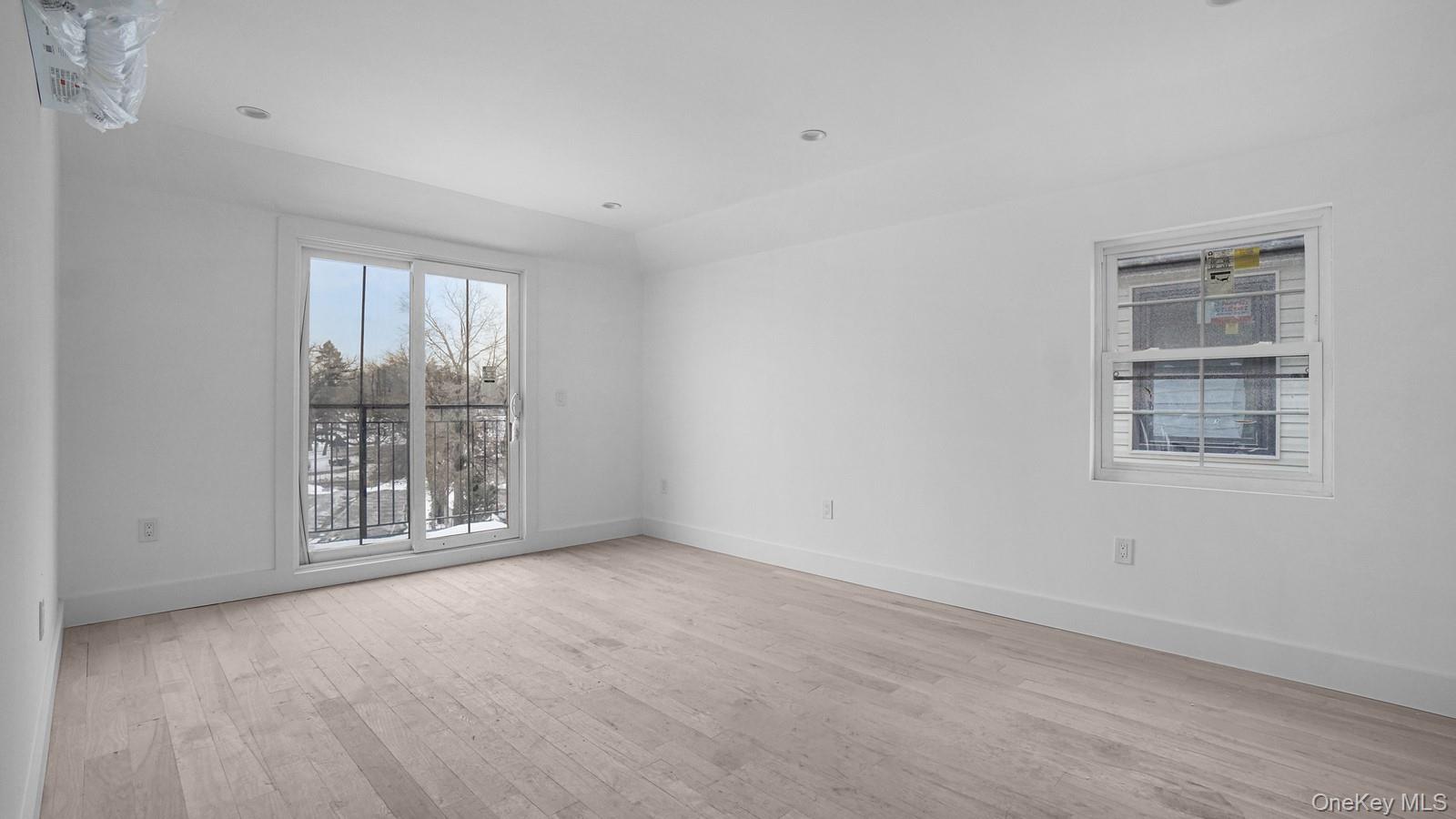 #18 photo, 340 E 234th Street, Bronx , NY 10470