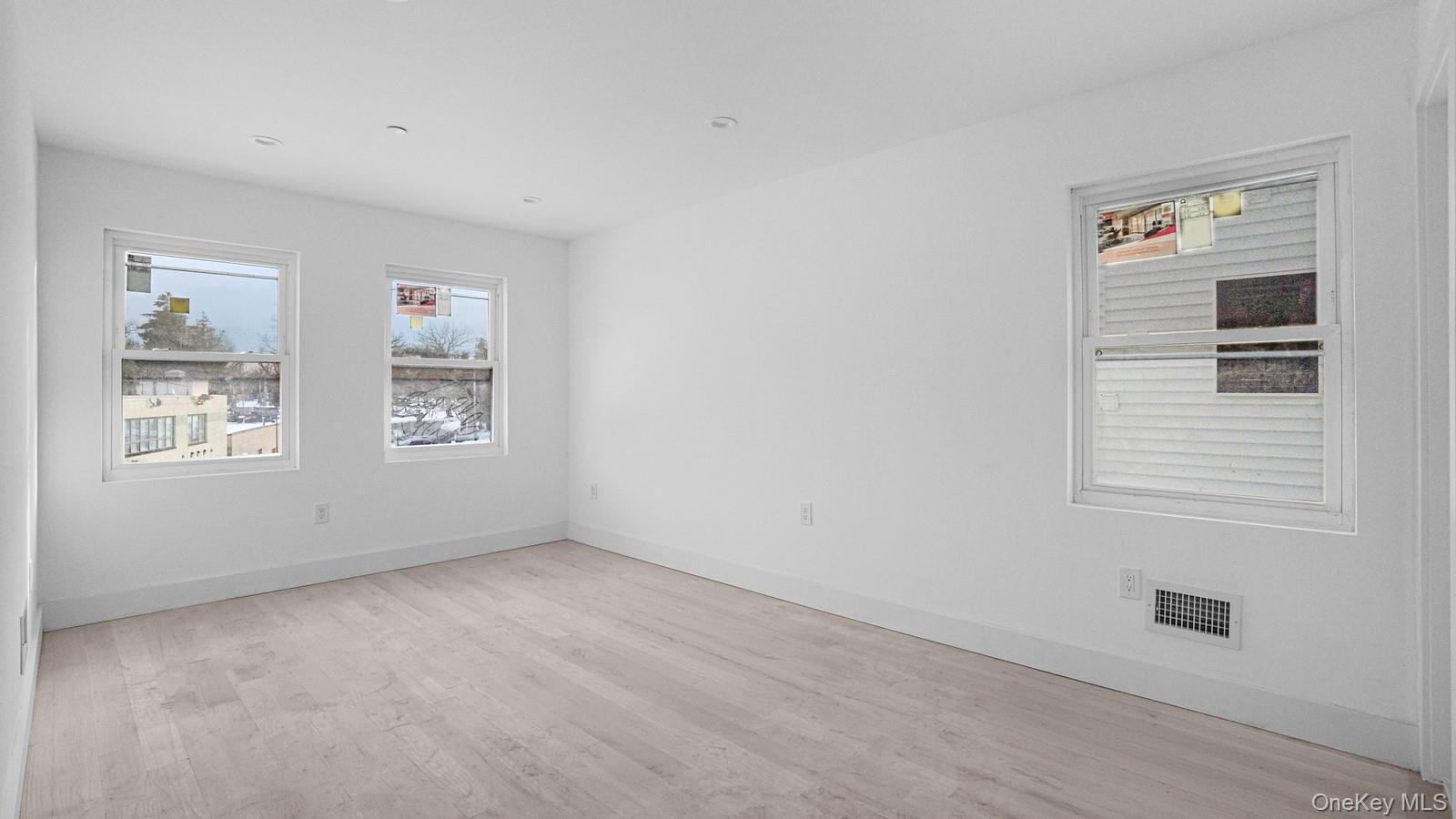 #12 photo, 342 E 234th Street, Bronx , NY 10470