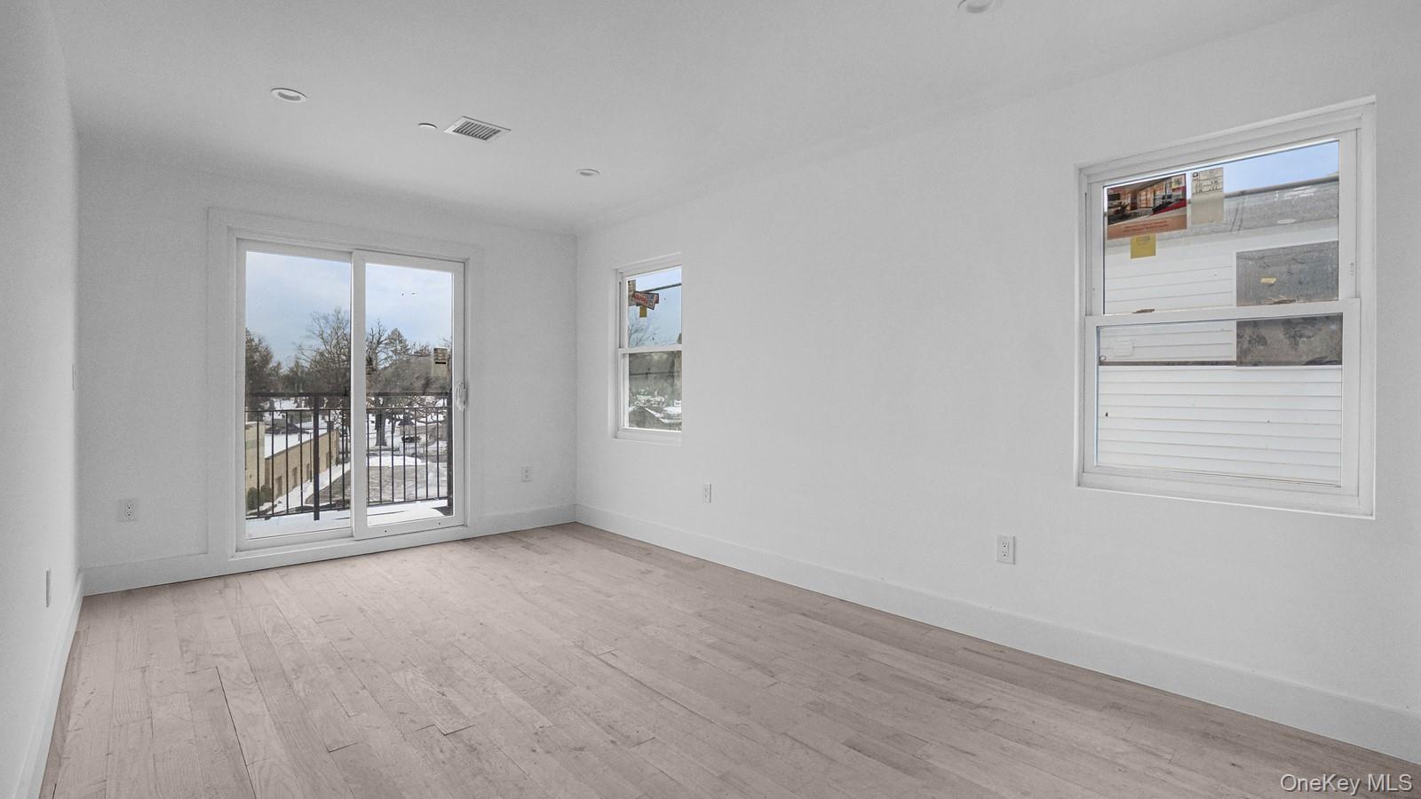 #18 photo, 342 E 234th Street, Bronx , NY 10470