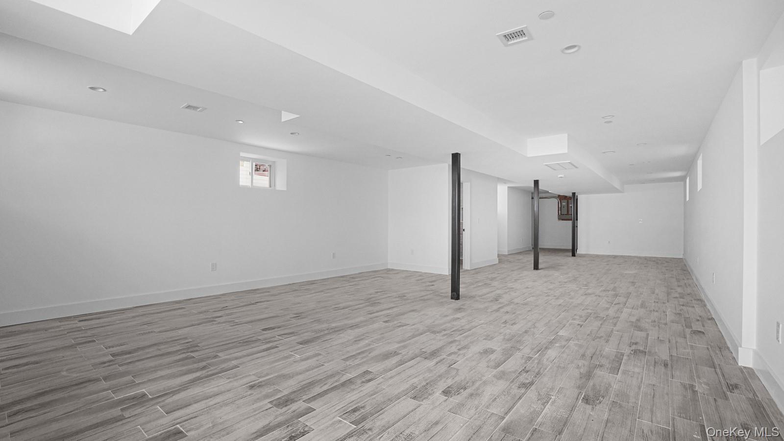 #20 photo, 342 E 234th Street, Bronx , NY 10470