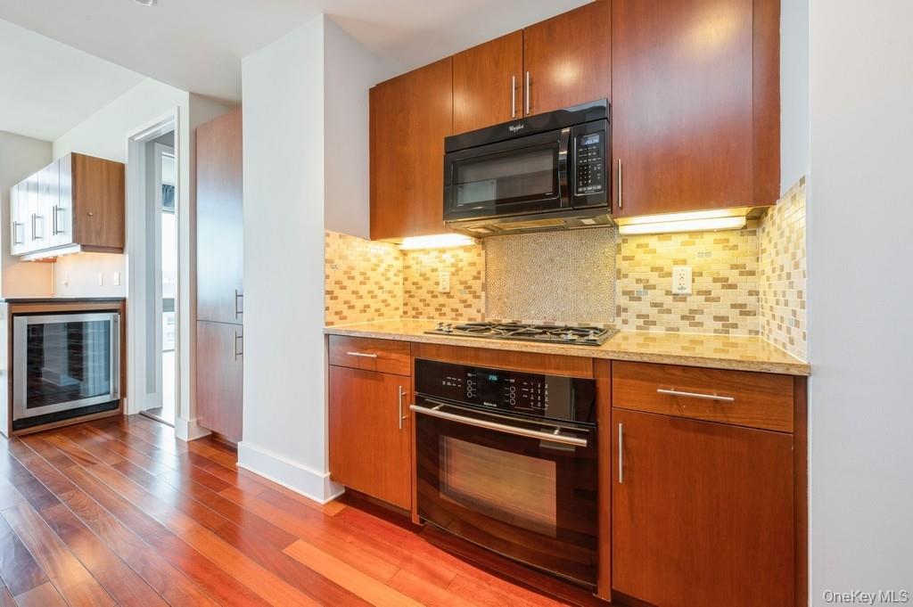 #3 photo, 175 Huguenot Street, New Rochelle , NY 10801