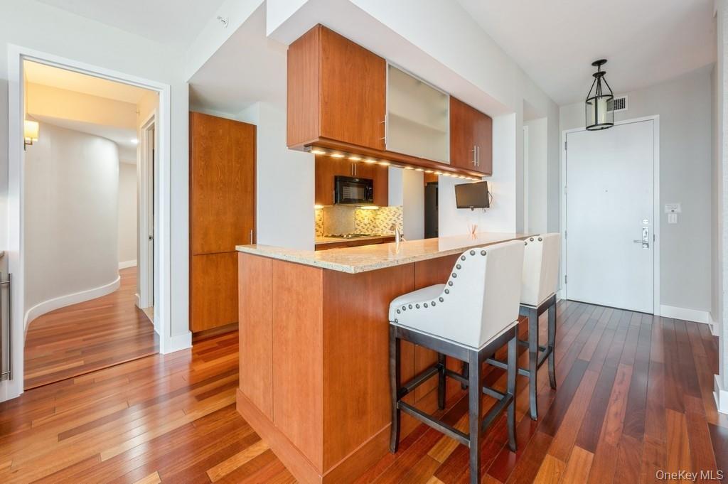 #7 photo, 175 Huguenot Street, New Rochelle , NY 10801