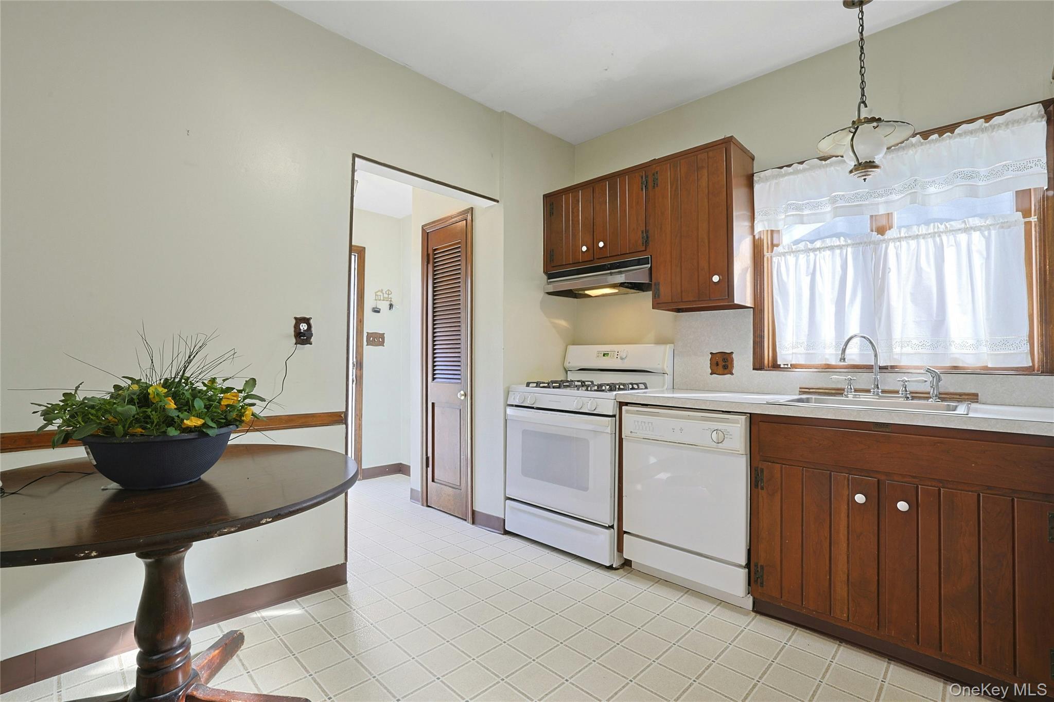 #10 photo, 175 Washington Avenue, Pleasantville , NY 10570