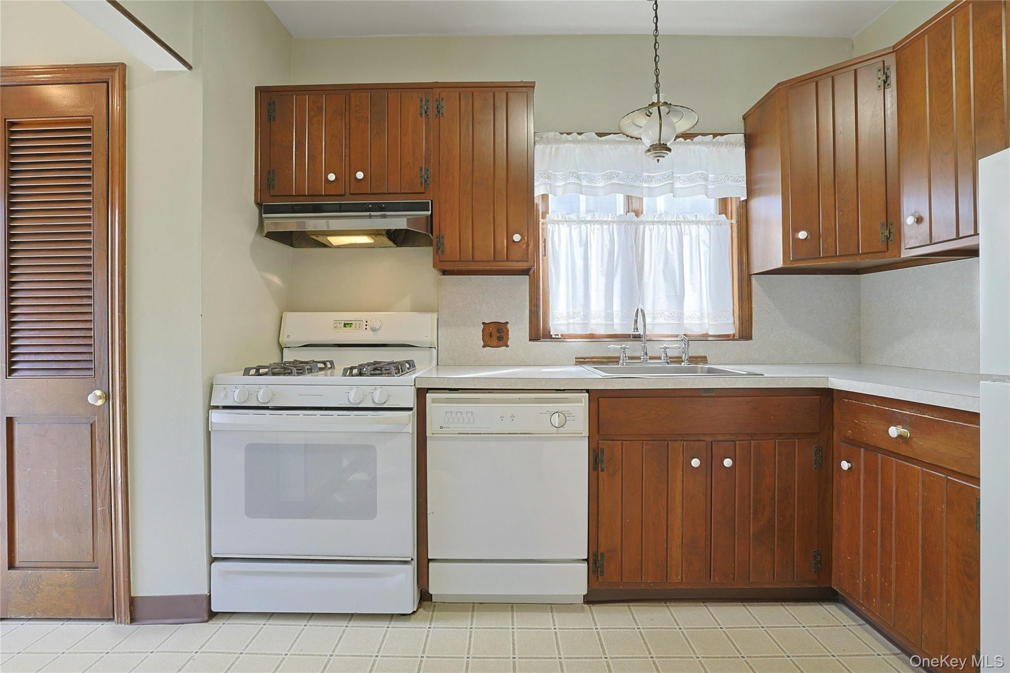 #11 photo, 175 Washington Avenue, Pleasantville , NY 10570